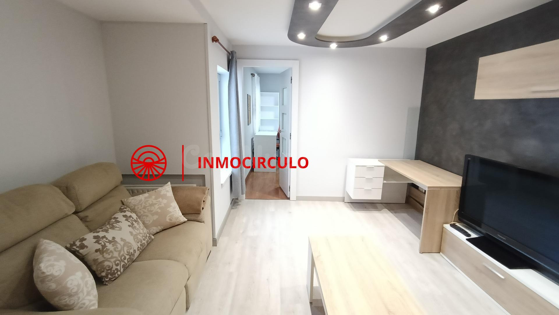 ¡Tu oportunidad en el centro de Burgos! Piso listo para entr - foto 2