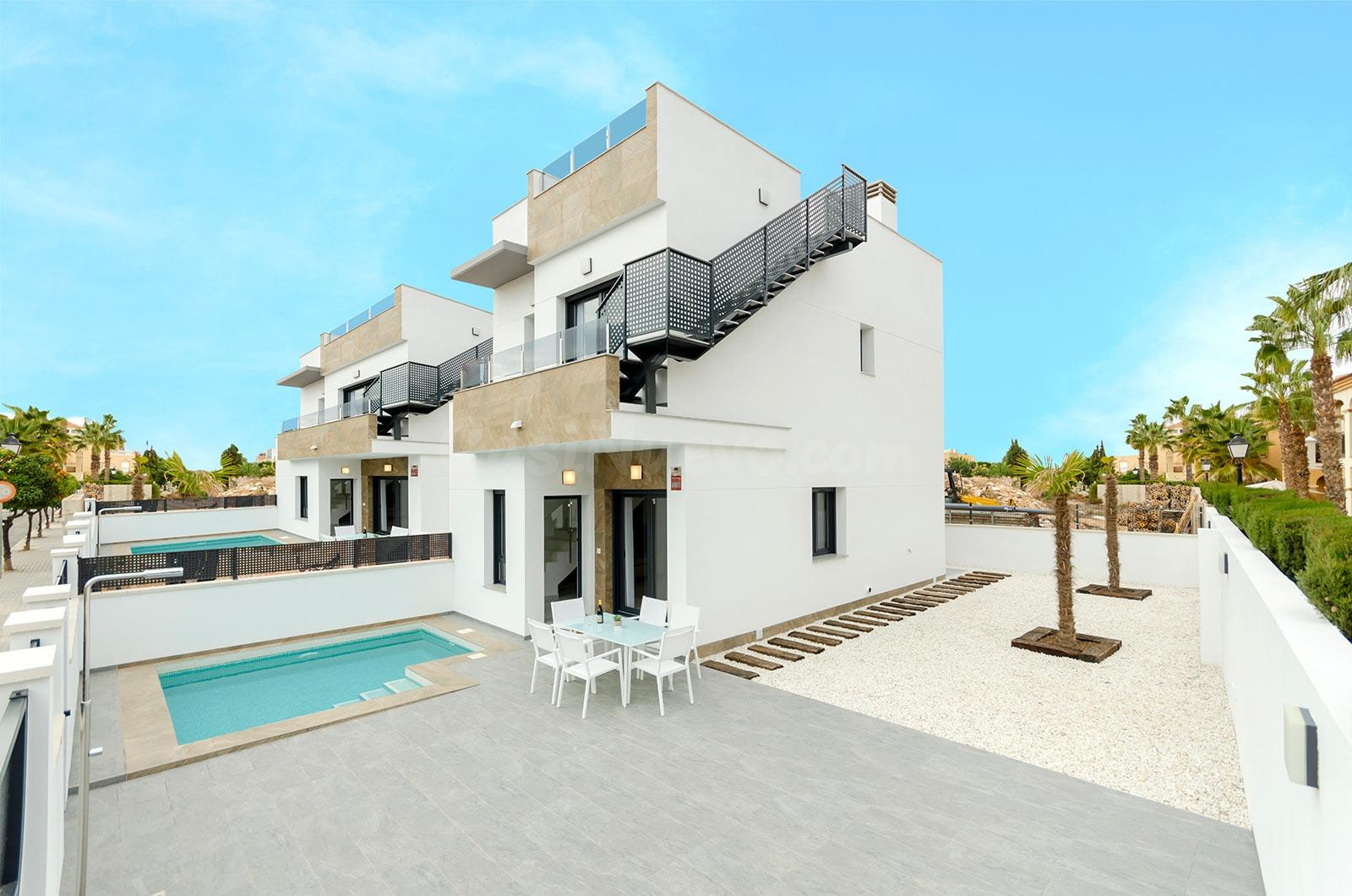 VILLAS DE OBRA NUEVA EN TORREVIEJA