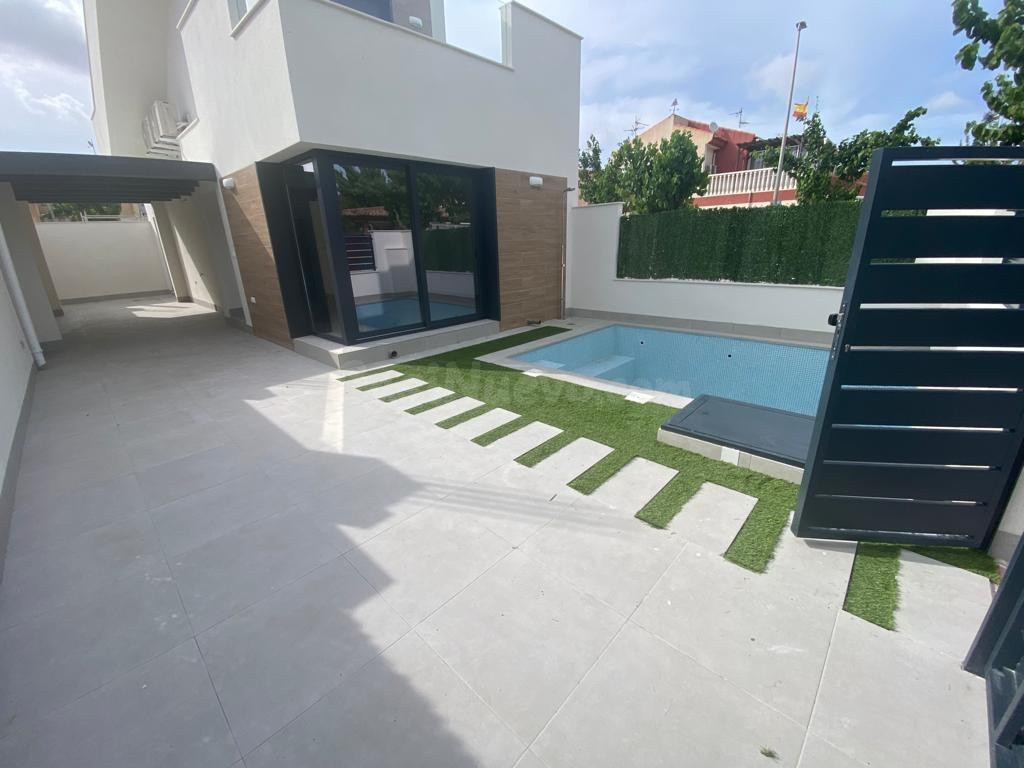 Villas de Obra Nueva con Piscina Privada en Los Alcázares, C - foto 2