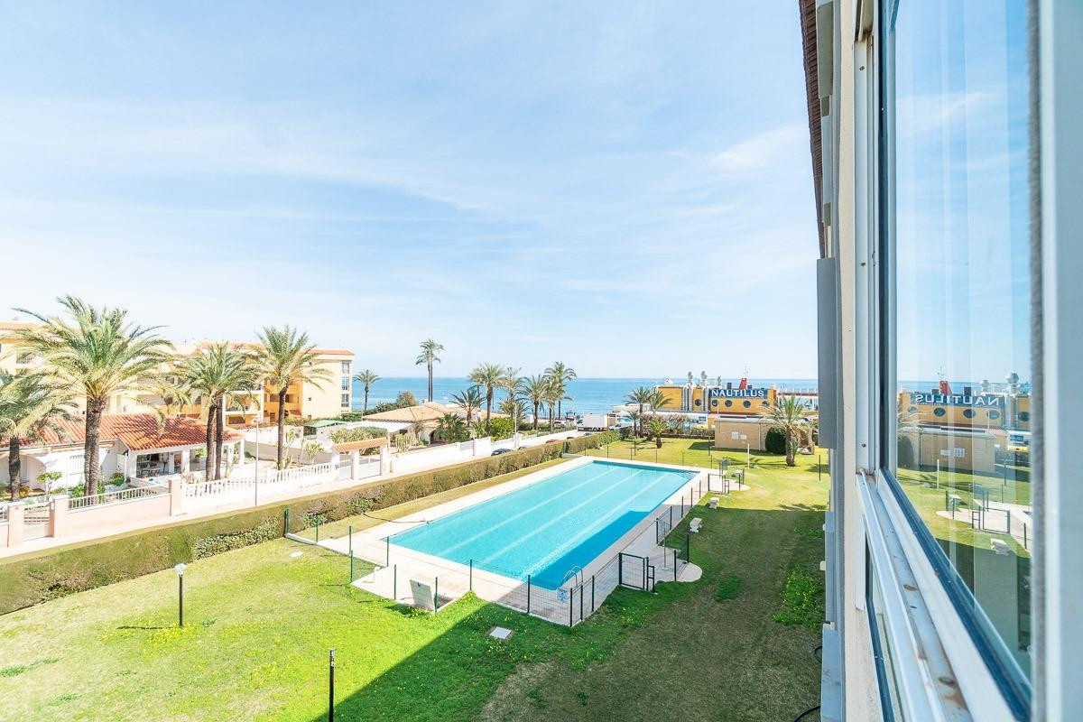 Apartamento en Punta Prima con vistas al mar - foto 5