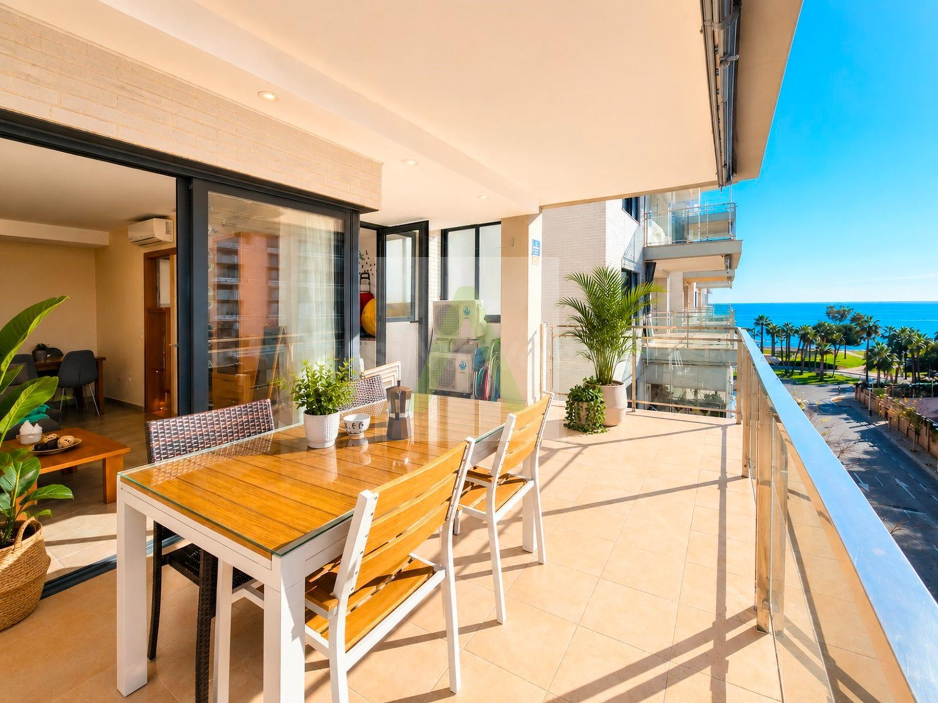 Espectacular apartamento en primera Línea de playa !!