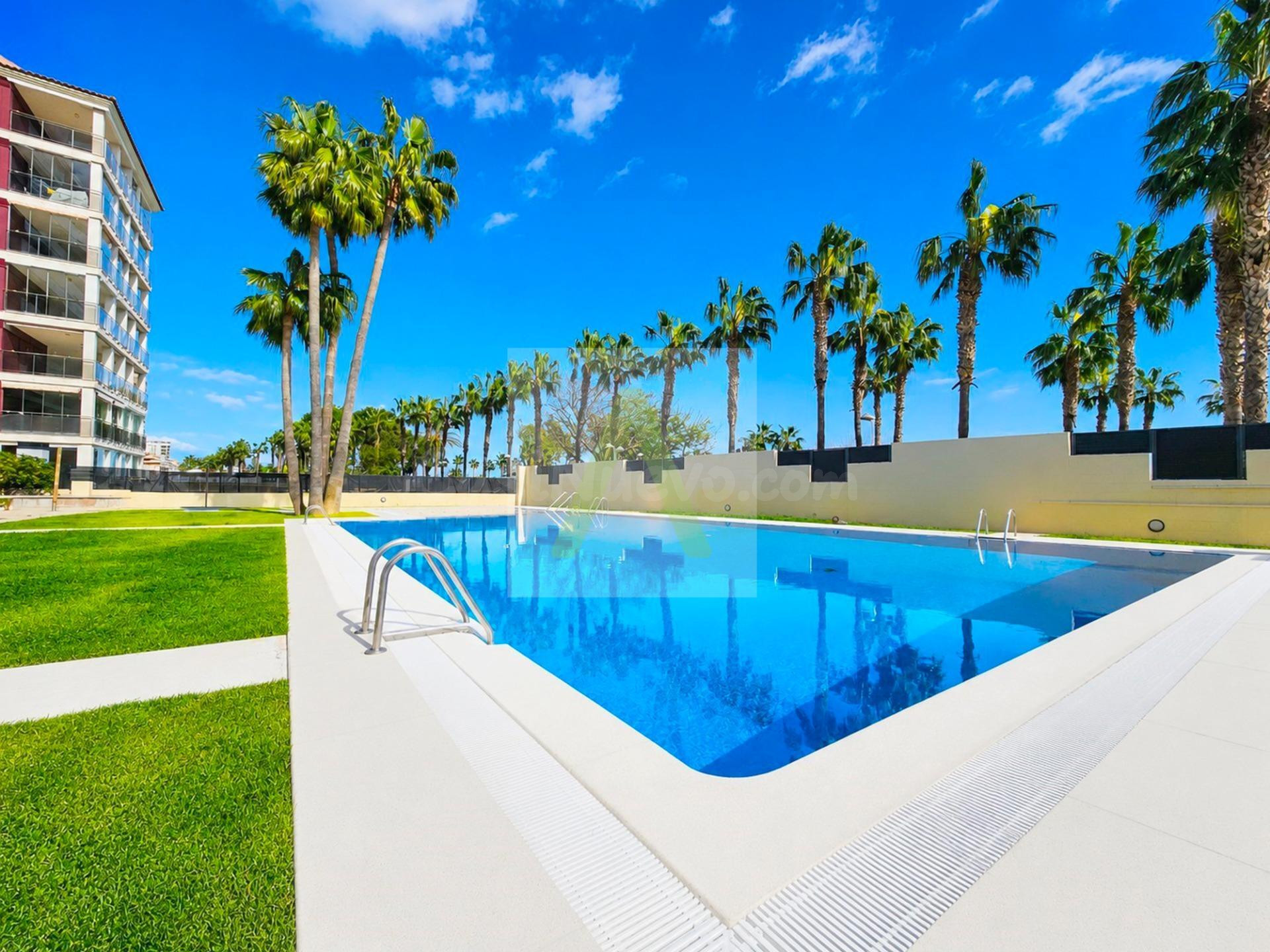 Espectacular apartamento en primera Línea de playa !! - foto 2