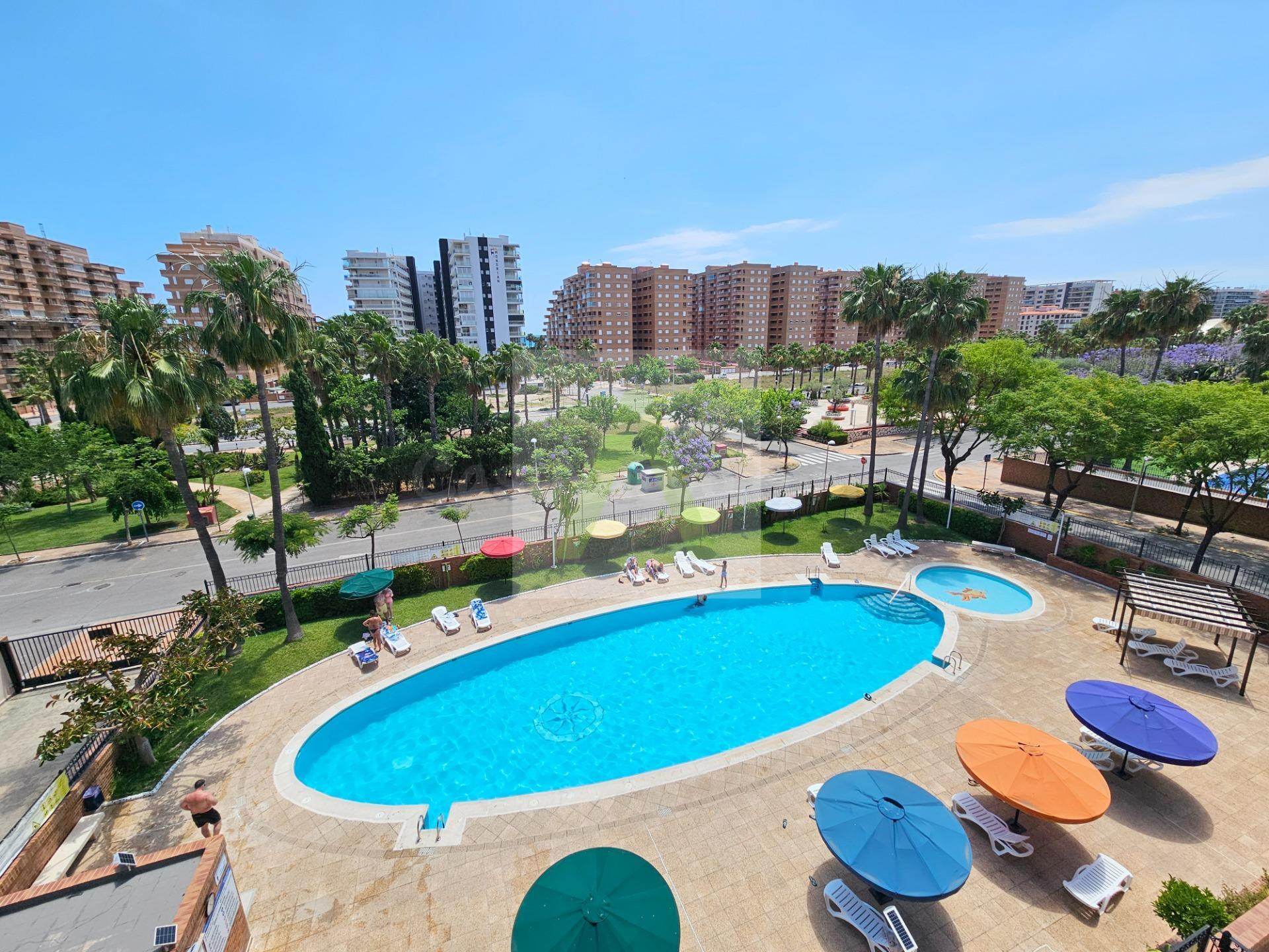 Apartamento cuidado al lado de supermercados a pocos metros de la playa !