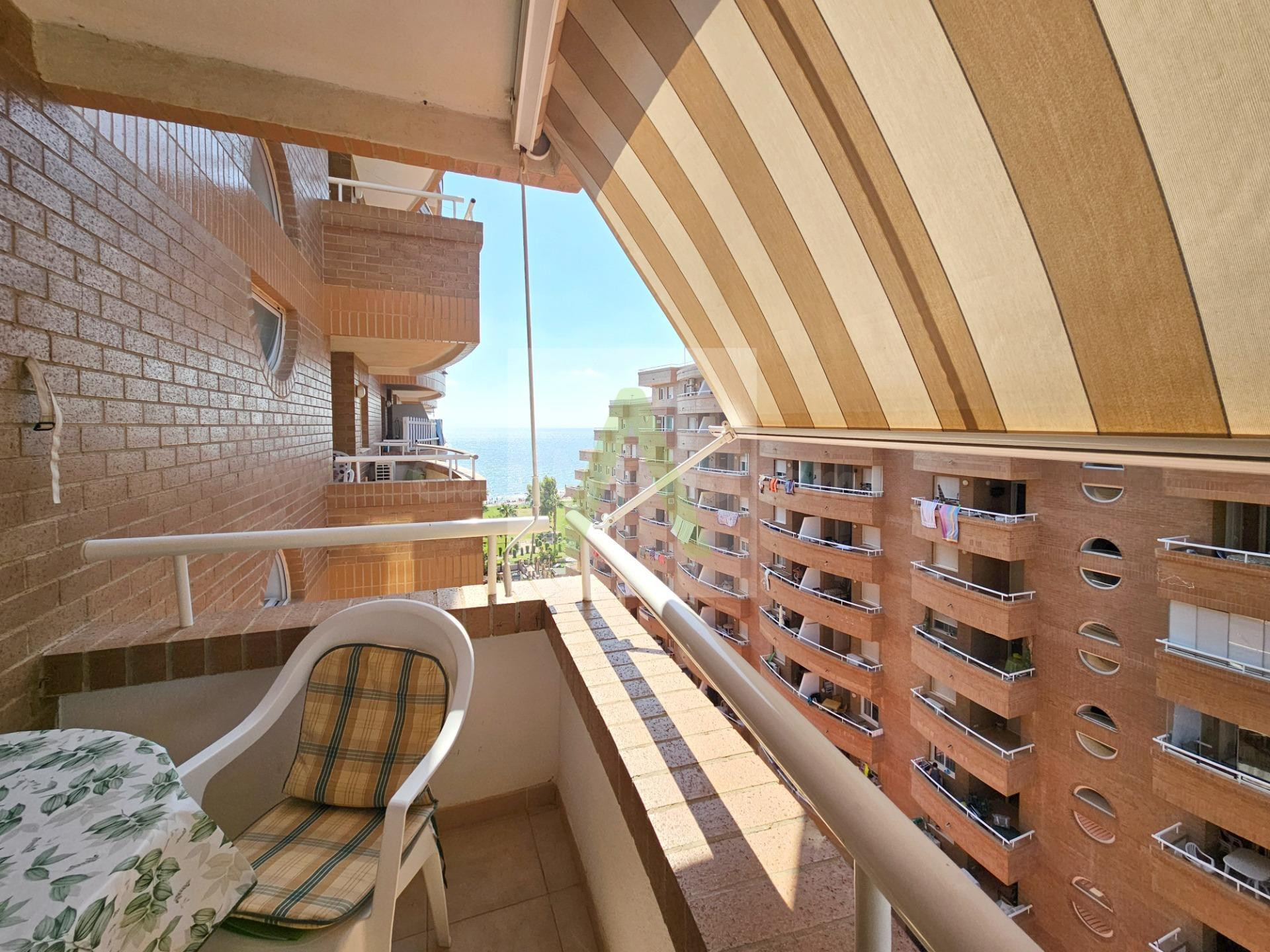 Apartamento en primera línea con 2 plazas de Garajes! - foto 2