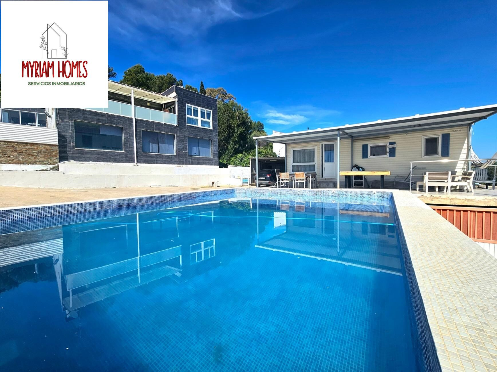 ESPECTACULAR VILLA EN VENTA CON PISCINA Y MOBIL HOME