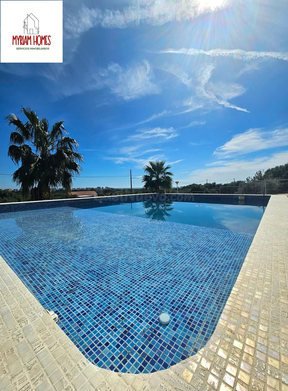 ESPECTACULAR VILLA EN VENTA CON PISCINA Y MOBIL HOME - foto 3