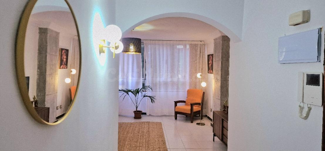 ¡Luminoso piso reformado con vistas a la Plaza de la Victori - foto 2