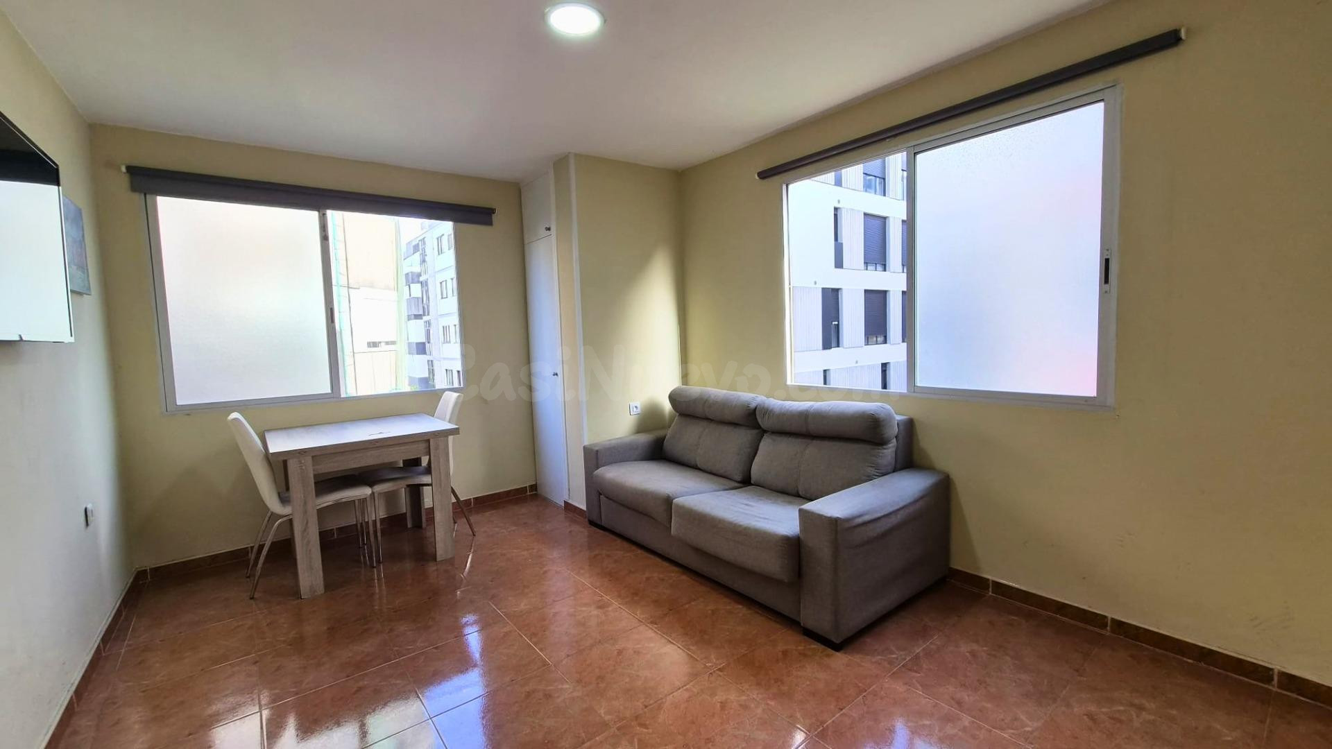 ¡SE VENDE COQUETO Y LUMINOSO PISO CON BALCÓN A 230M DE LAS CANTERAS!