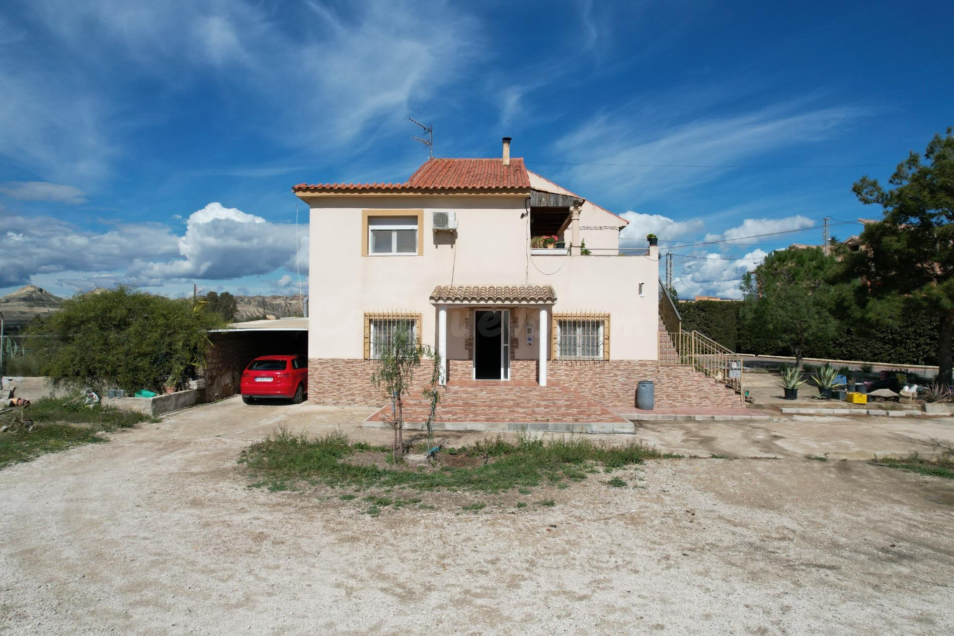 UNA CASA EN PLANTA BAJA QUE DESTACA EN TODO: ESPACIO, UBICACIÓN Y DISTRIBUCIÓN! - foto 2