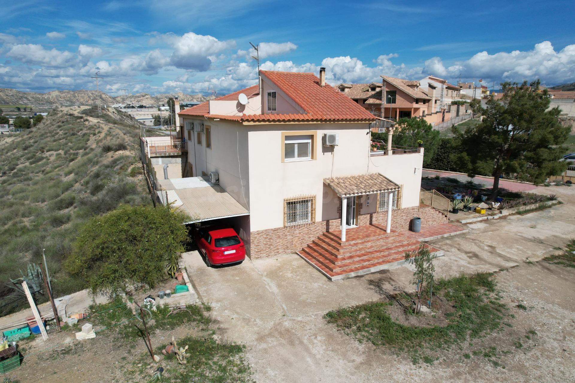 UNA CASA EN PLANTA BAJA QUE DESTACA EN TODO: ESPACIO, UBICACIÓN Y DISTRIBUCIÓN! - foto 3