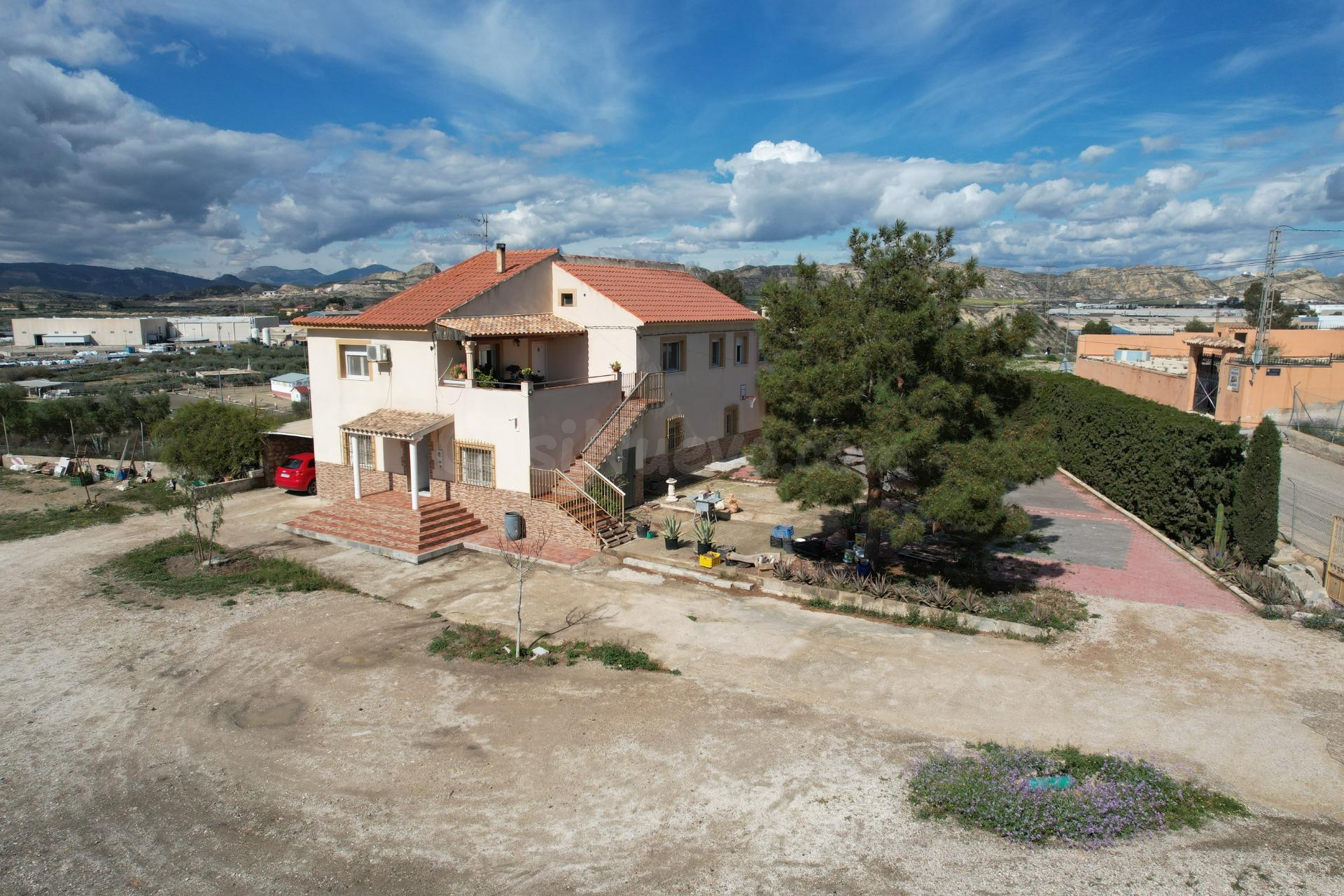 UNA CASA EN PLANTA BAJA QUE DESTACA EN TODO: ESPACIO, UBICACIÓN Y DISTRIBUCIÓN! - foto 5