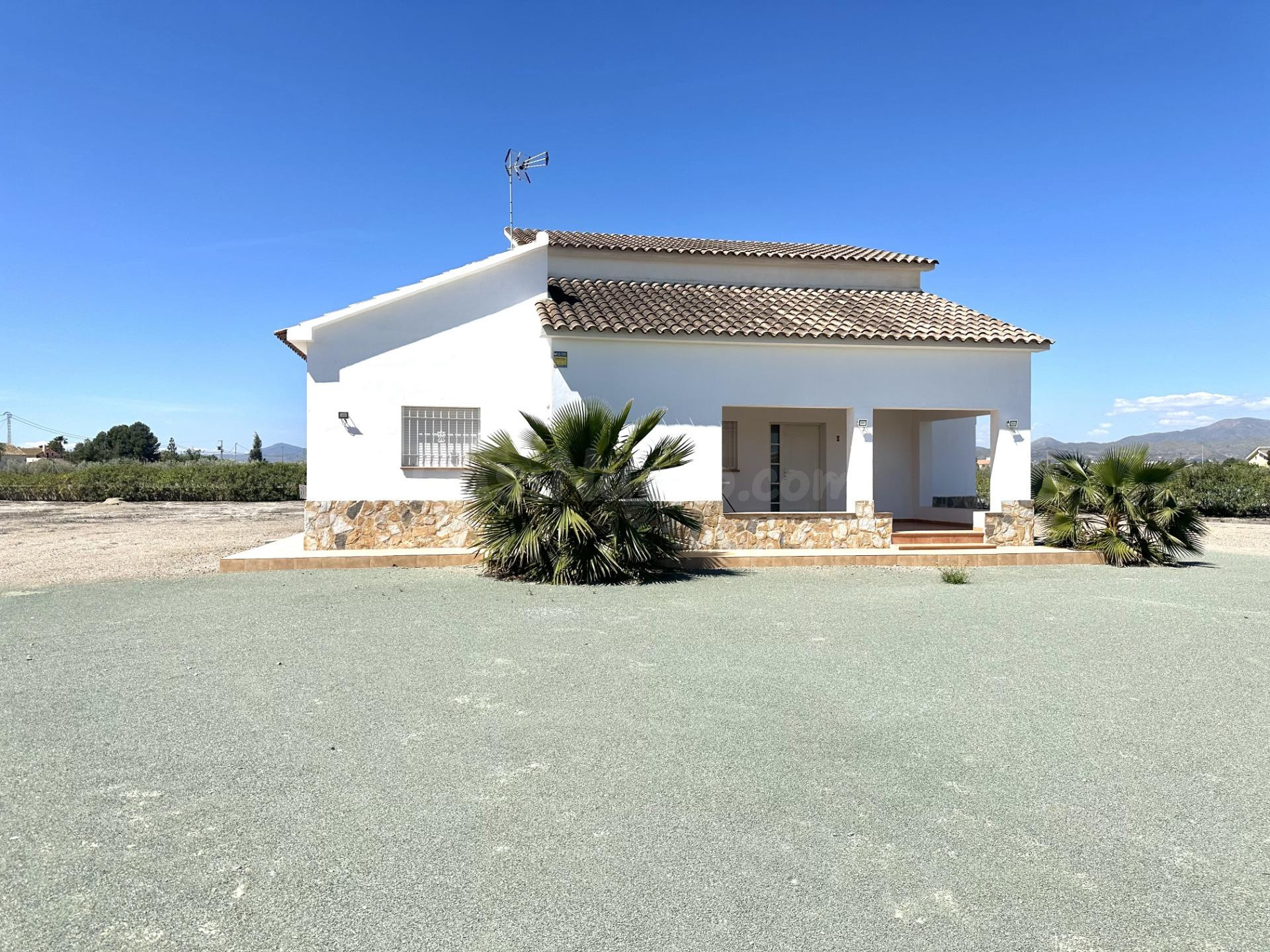 A UN PASO DE LORCA Y ÁGUILAS: CASA CON PARCELA Y 3 DORMITORIOS!