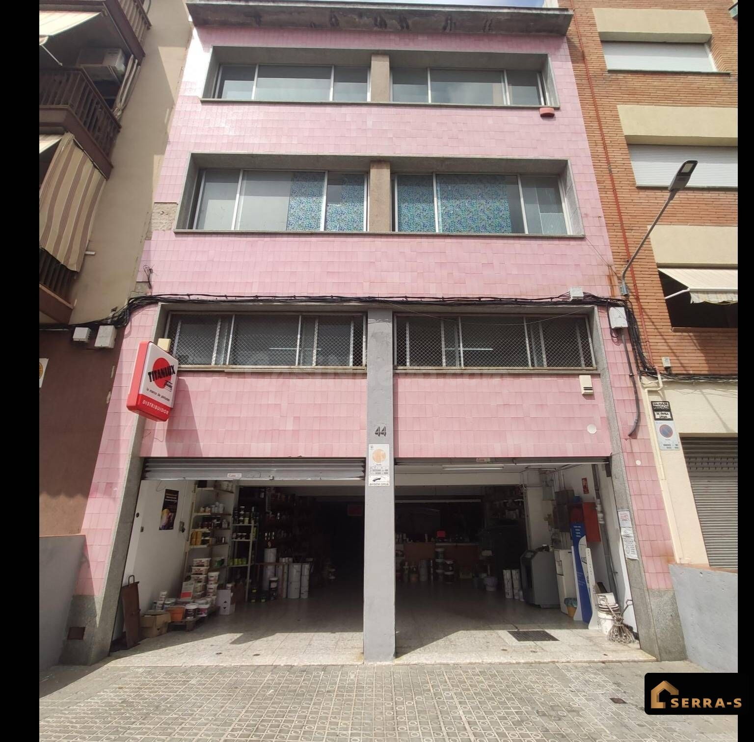 EDIFICIO CON POTENCIAL EN MATARÓ!