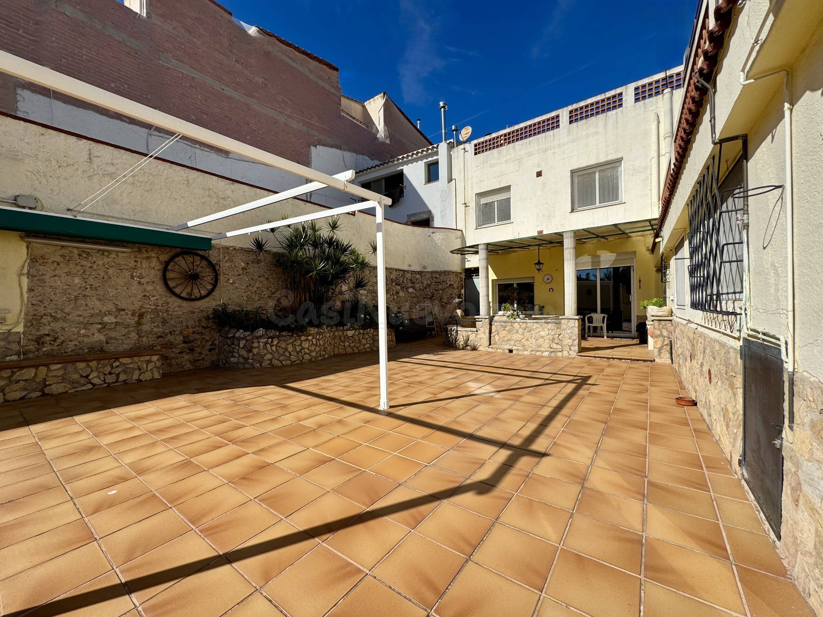¡Casa de pueblo con múltiples posibilidades en el centro de  - foto 3