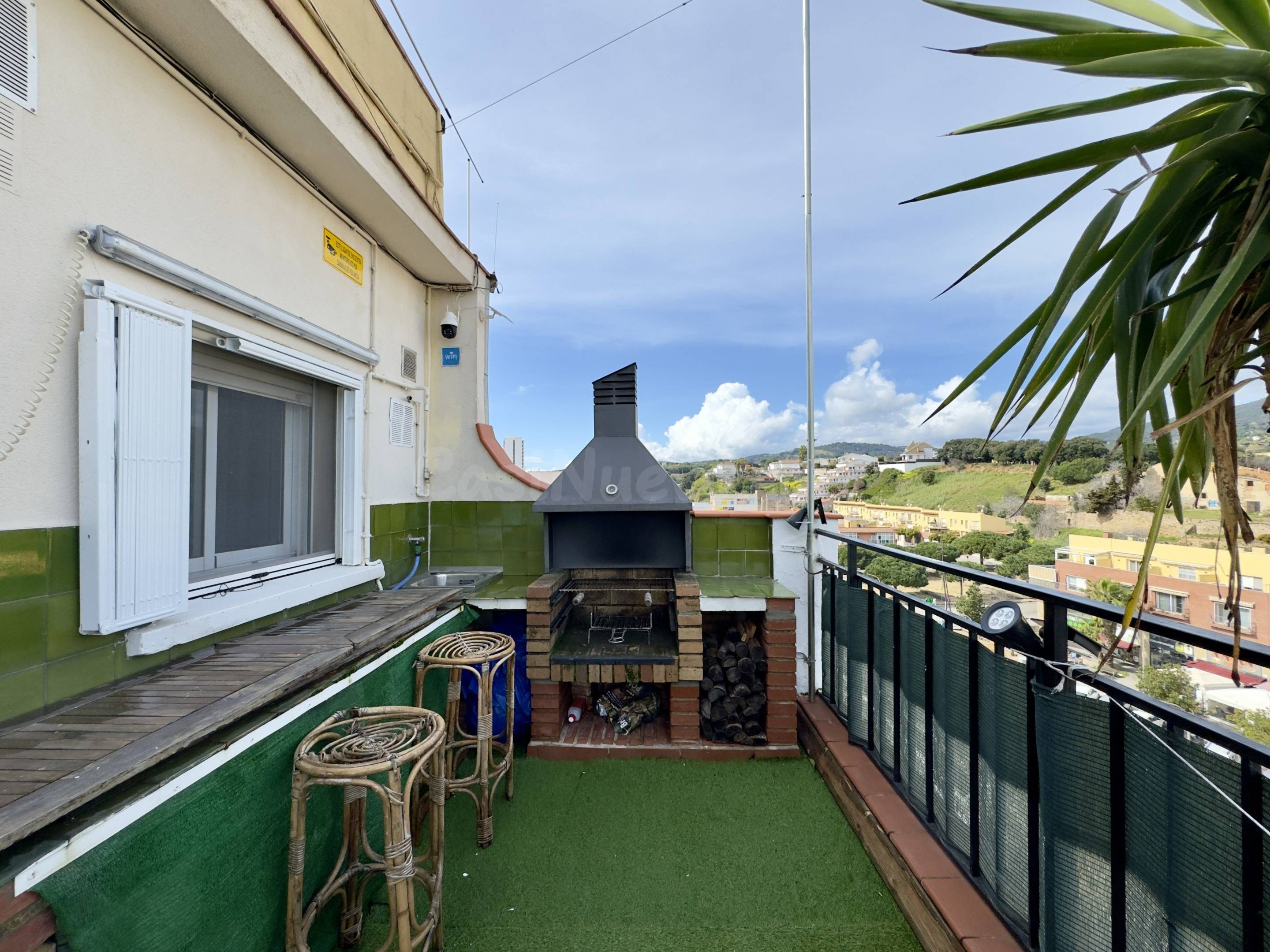 SOBRE ÁTICO CON GRAN TERRAZA Y PARKING INCLUIDO EN PINEDA DE - foto 2