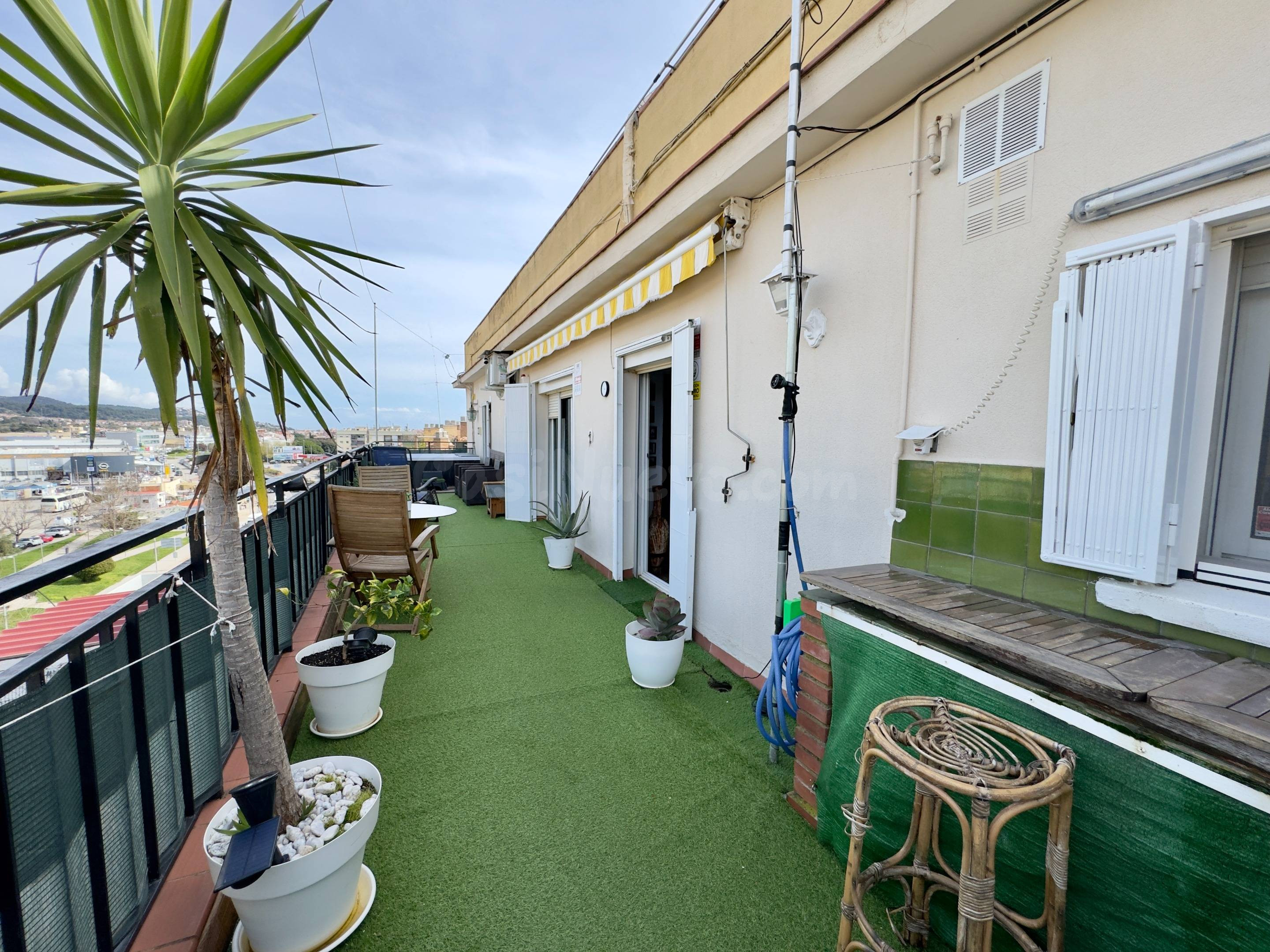 SOBRE ÁTICO CON GRAN TERRAZA Y PARKING INCLUIDO EN PINEDA DE - foto 3