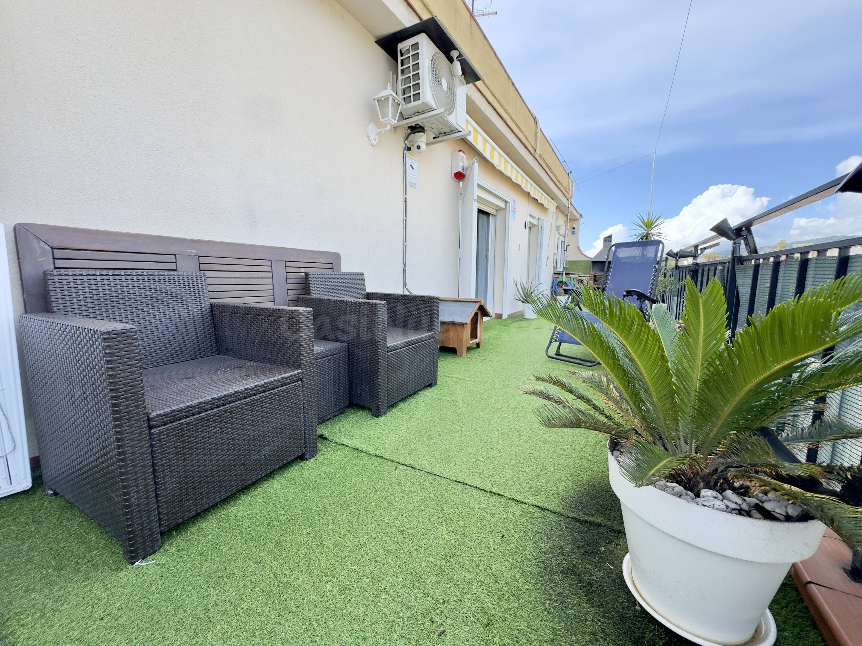SOBRE ÁTICO CON GRAN TERRAZA Y PARKING INCLUIDO EN PINEDA DE - foto 4