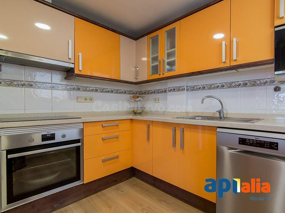 Exclusivo ático-dúplex en Pineda de Mar con terraza y plaza  - foto 2