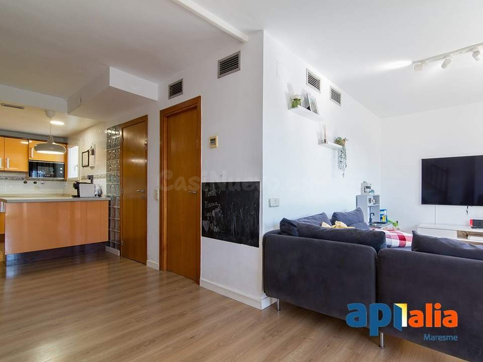 Exclusivo ático-dúplex en Pineda de Mar con terraza y plaza  - foto 5