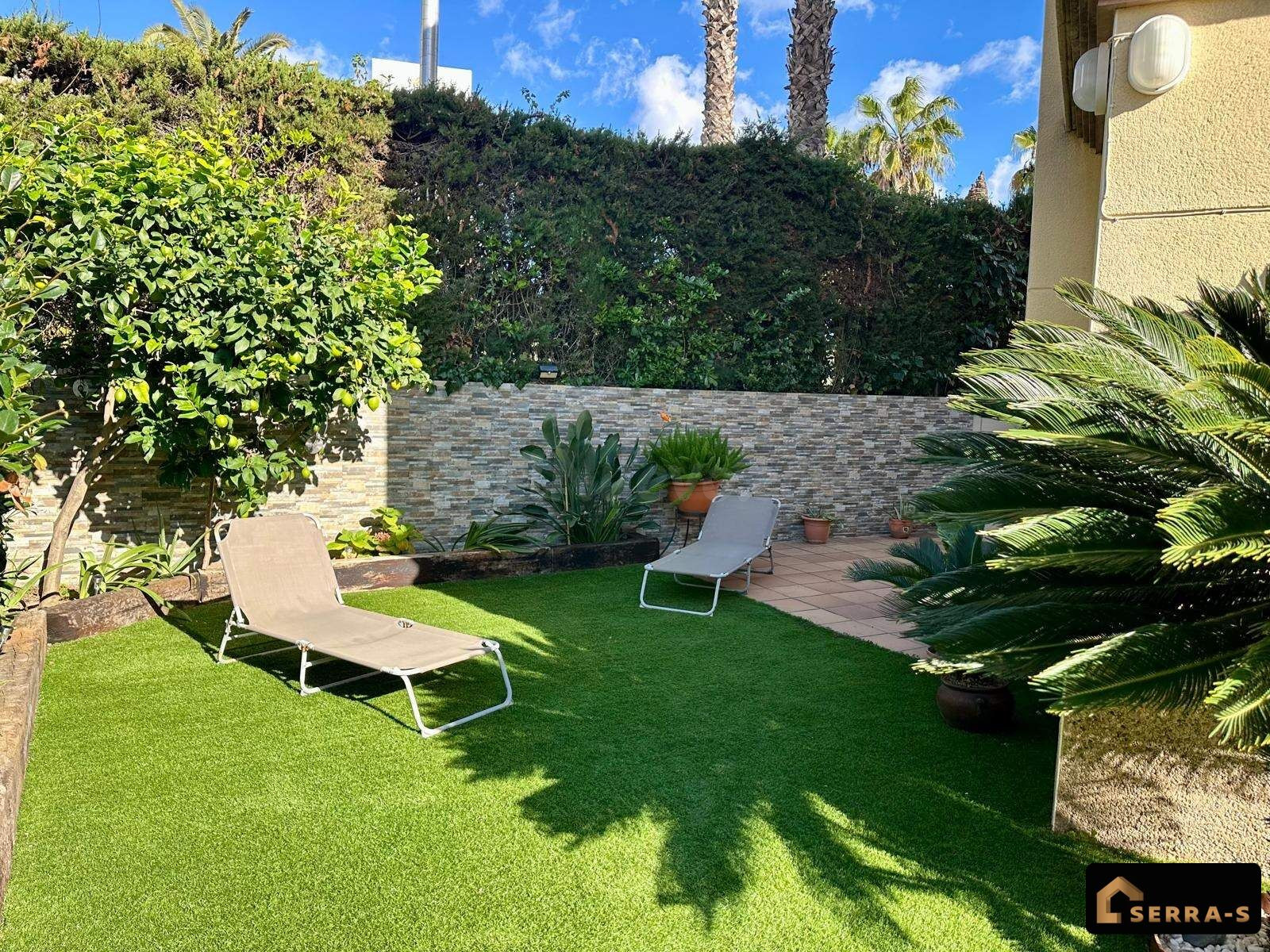 FANTÁSTICA CASA ADOSADA CON PISCINA, JARDÍN Y PARKING - foto 4