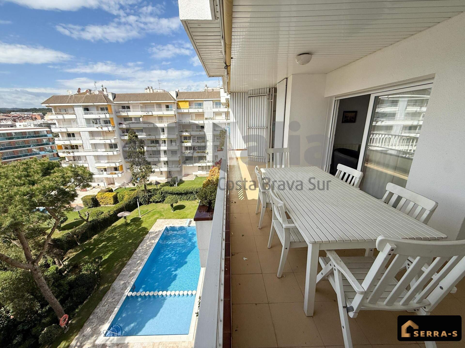 PRECIOSO PISO EN LLORET CON PISCINA Y A POCOS PASOS DEL MAR!
