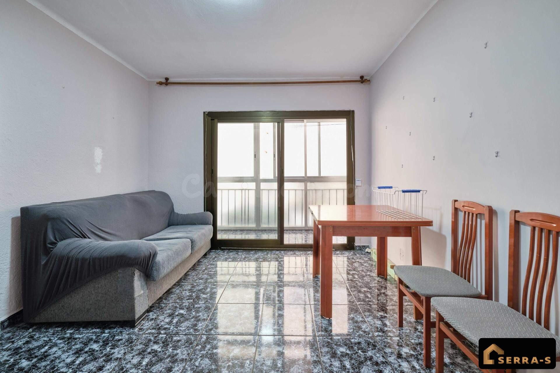Amplio piso de 4 habitaciones en Paseo Ramón Berenguer (Mataró)— ¡Ideal para familias!
