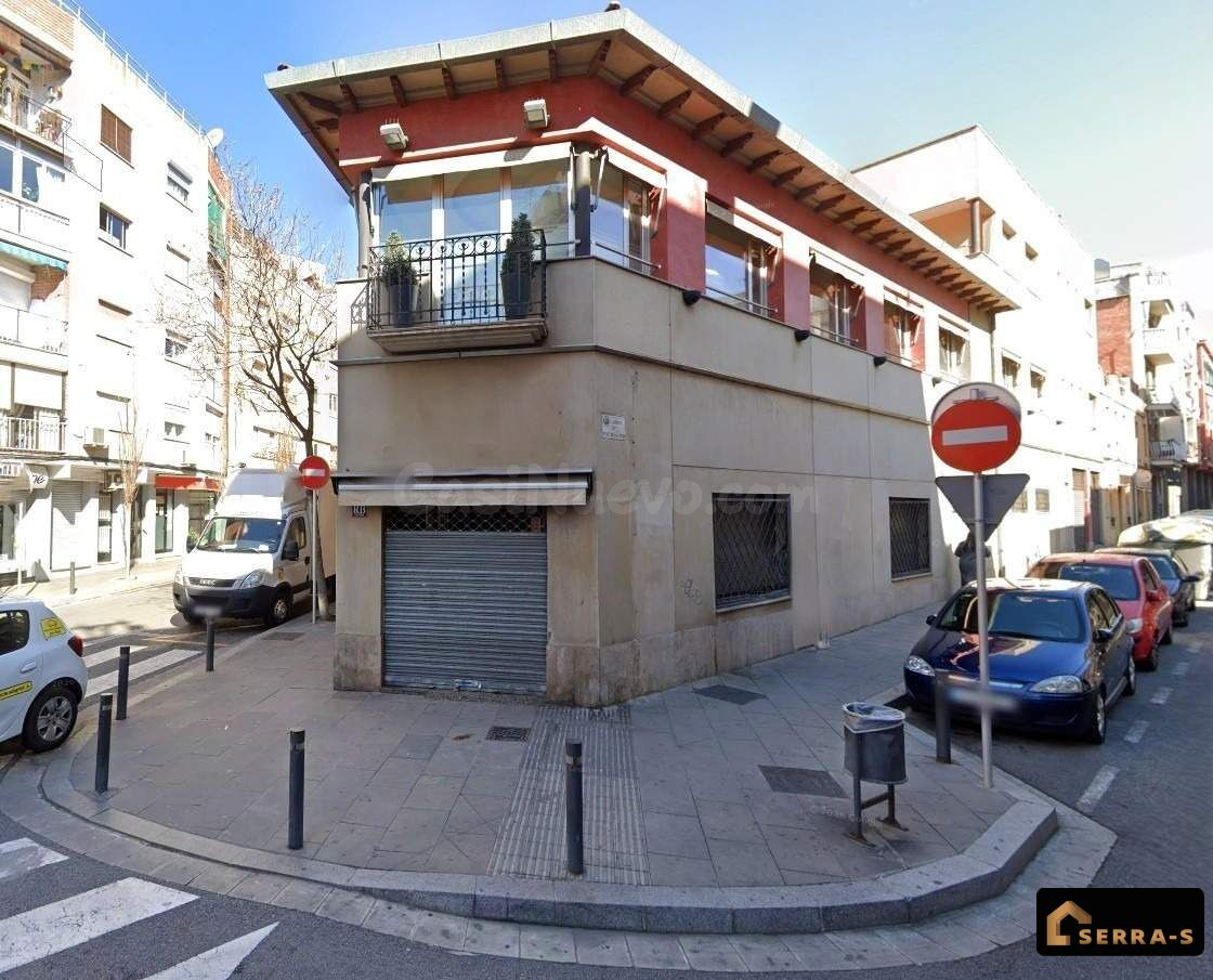 Oportunidad para inversores y promotores: Edificio esquinero con gran potencial en Santa Coloma