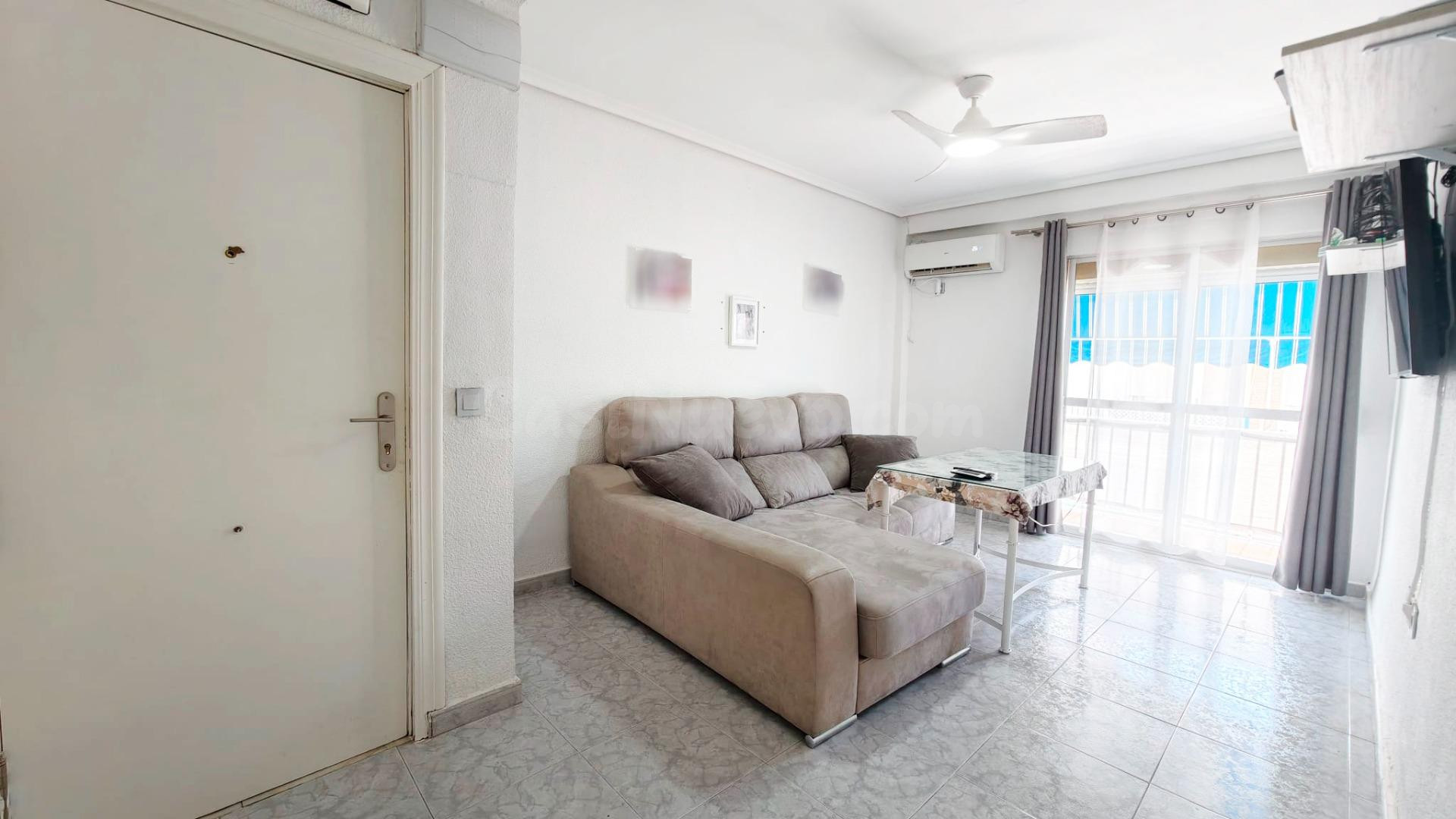 ¡¡ PISO CON TERRAZA EN LA ZONA DE SAGUNTO, TOTALMENTE EXTERIOR, TERCERA PLANTA REAL !! - foto 2