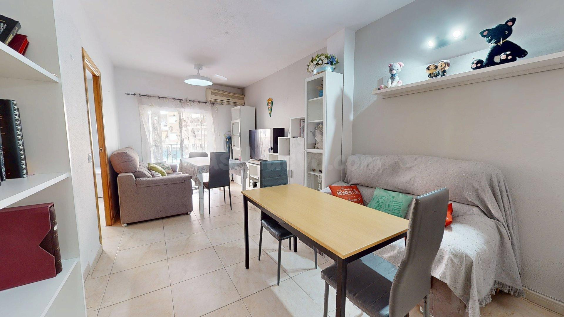 Amplia vivienda en Medina Azahara de 3 dormitorios con terraza junto al centro y la estación