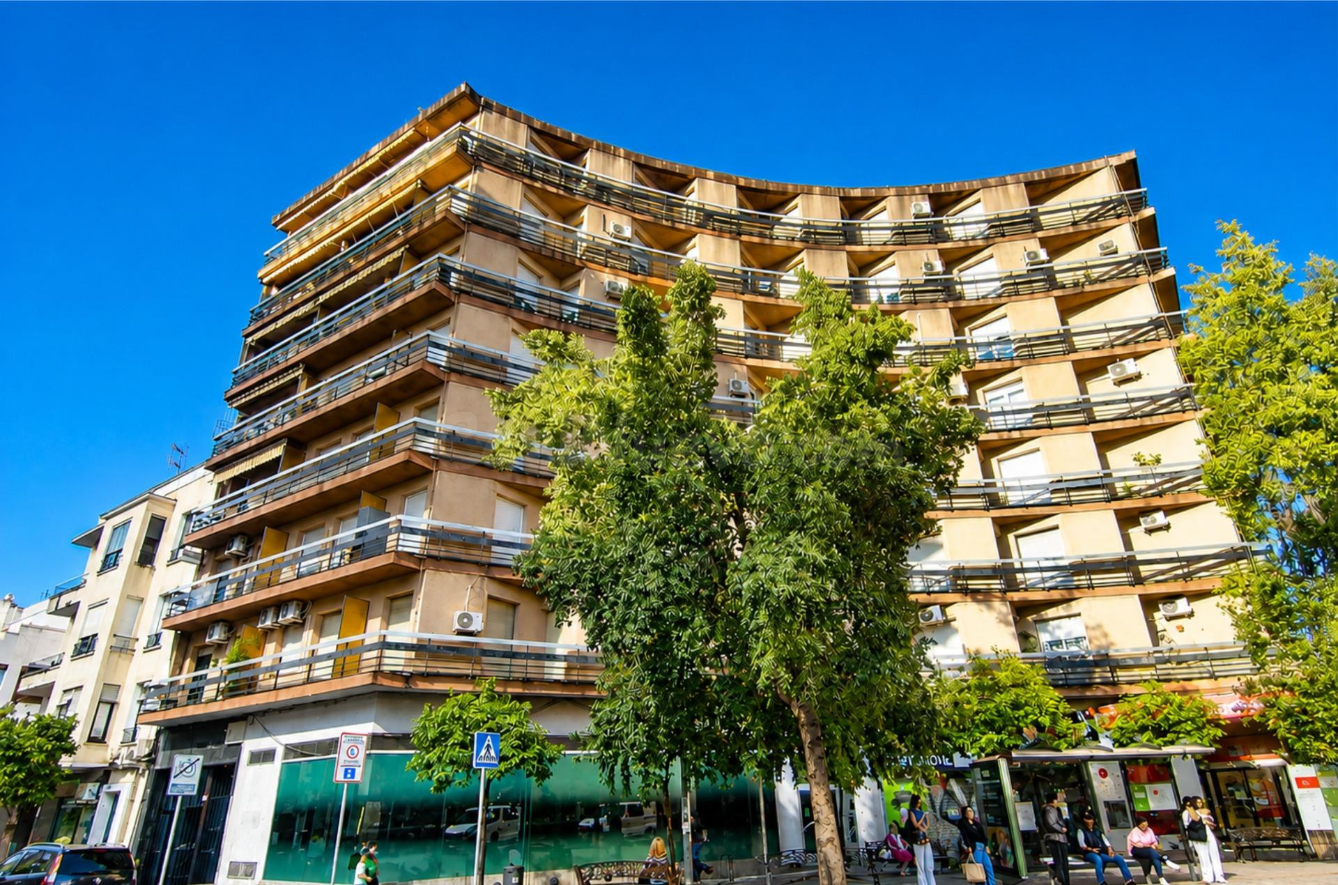 IMPRESIONANTE VIVIENDA EXTERIOR EN PLENA PLAZA DE COSTASOL C - foto 2