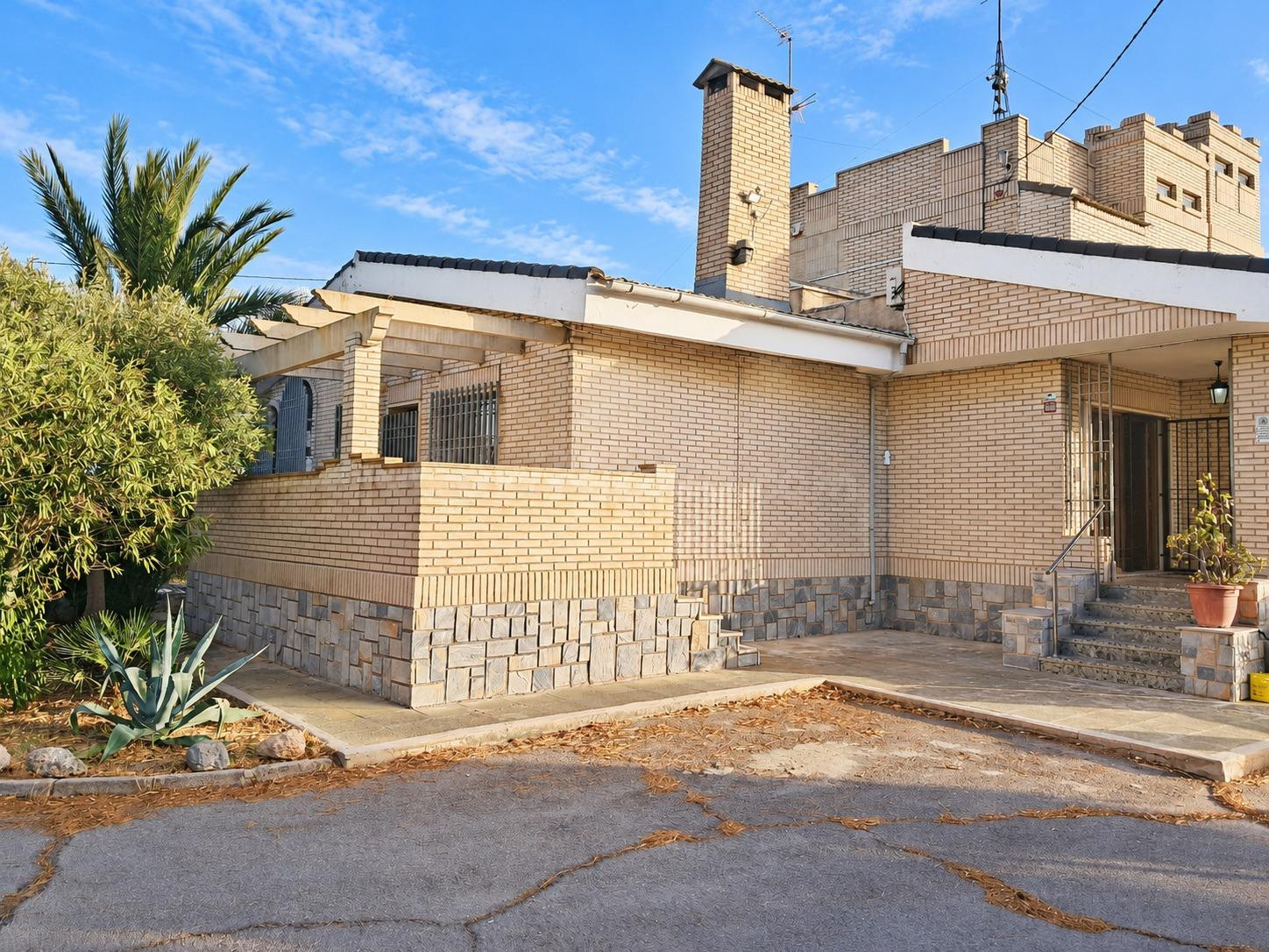 Espectacular finca de 12.000 m2 con chalet de 427 m2 y pisci - foto 4