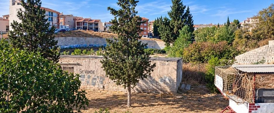 Parcela de terreno urbano con vivienda en Molina de Segura