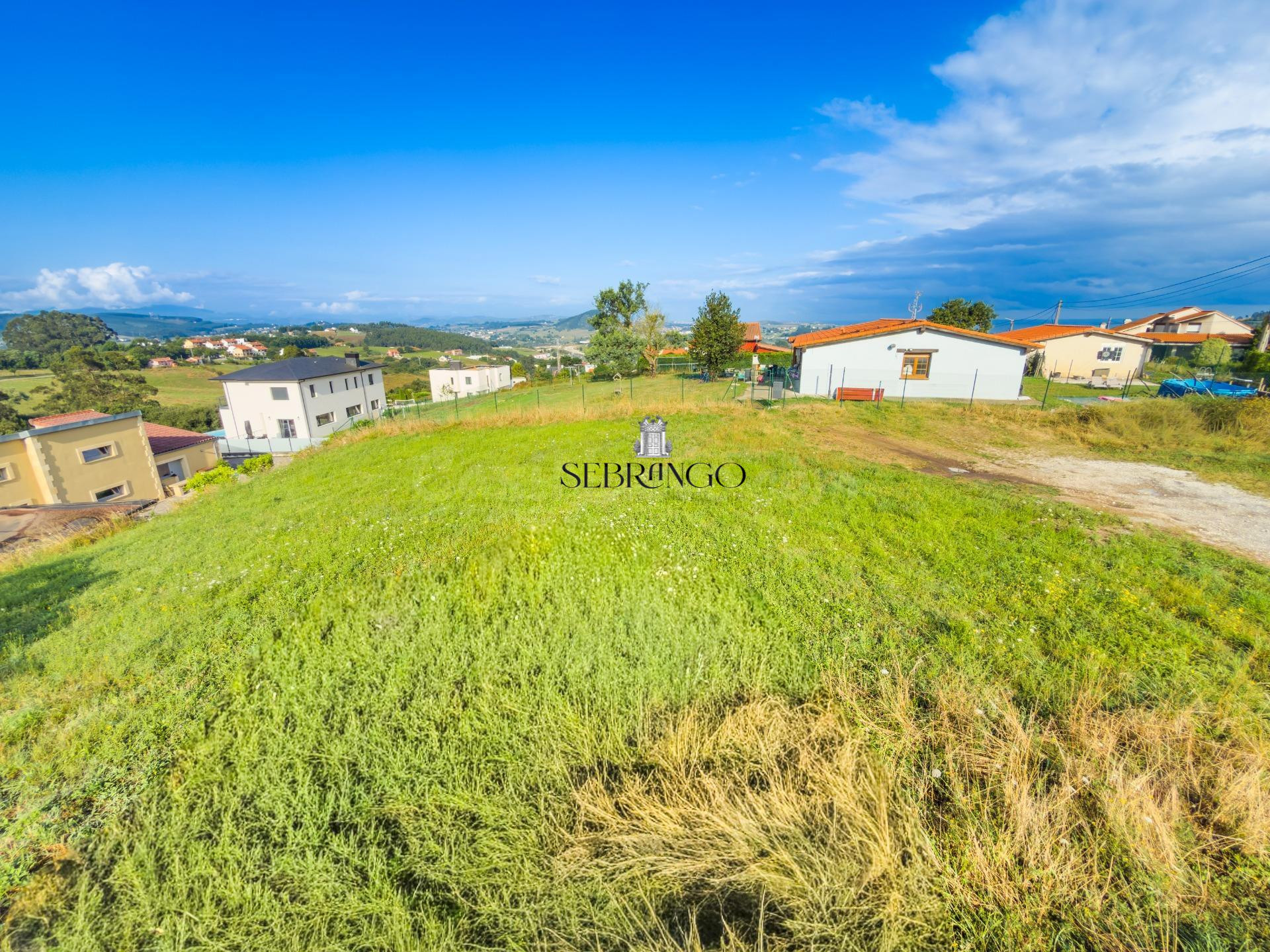 ¡PARCELA URBANA CON LICENCIA Y PROYECTO, DONDE HACER REALIDA - foto 2