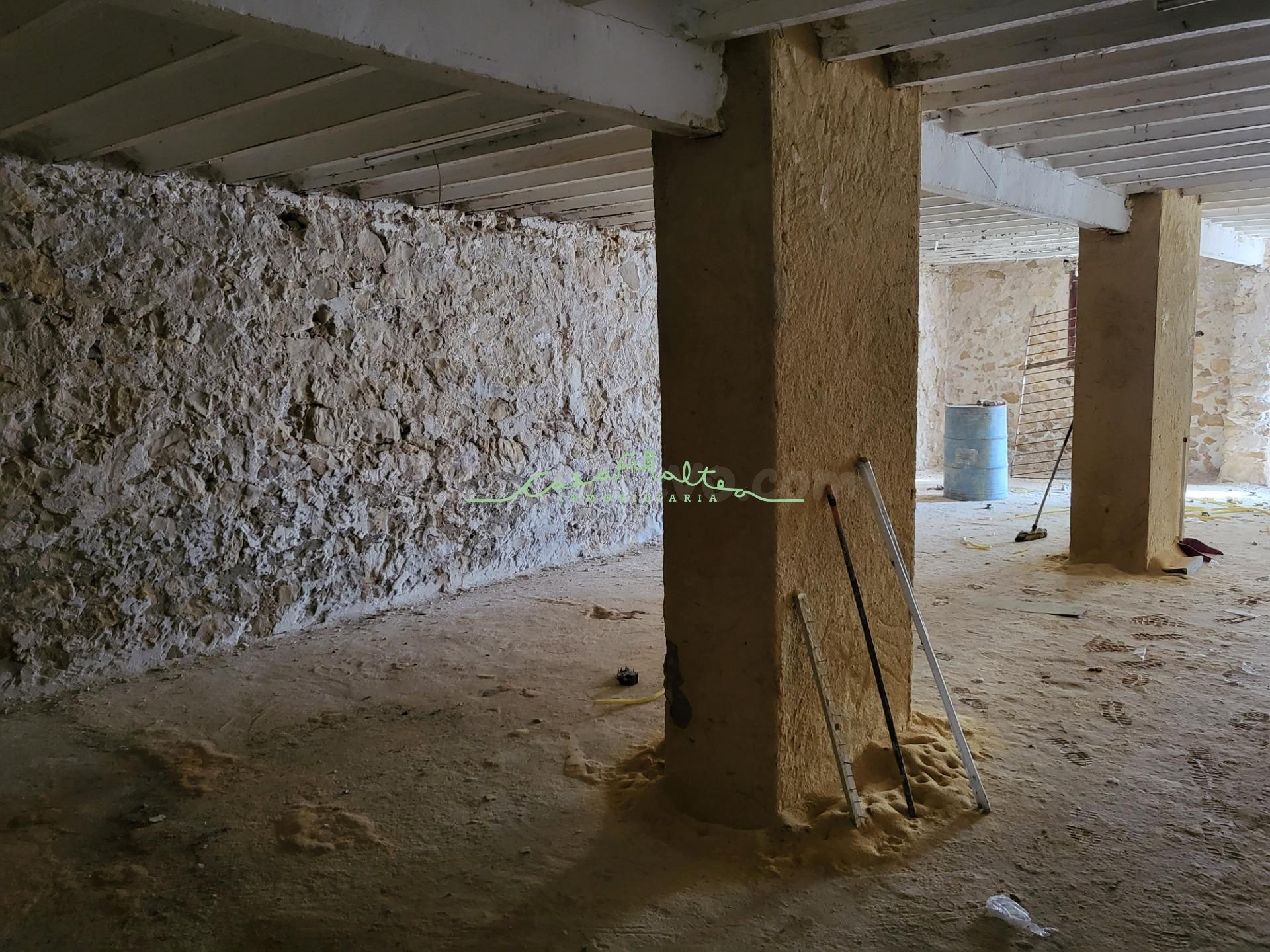2 LOCALES EN UNO - NAVE INDUSTRIAL - CENTRO DE ALTEA, A 20 M - foto 2