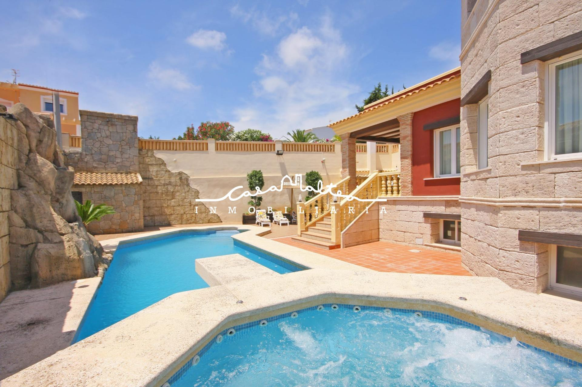 Se vende precioso y gran chalet independiente en Calpe - foto 3