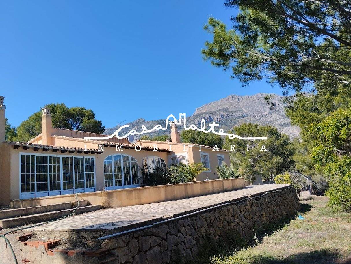 EXCLUSIVA FINCA RUSTICA CON VILLA DE LUJO JUNTO URBANIZACION - foto 3