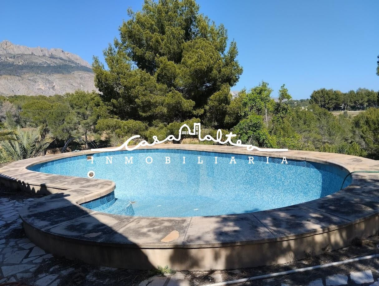 EXCLUSIVA FINCA RUSTICA CON VILLA DE LUJO JUNTO URBANIZACION - foto 4