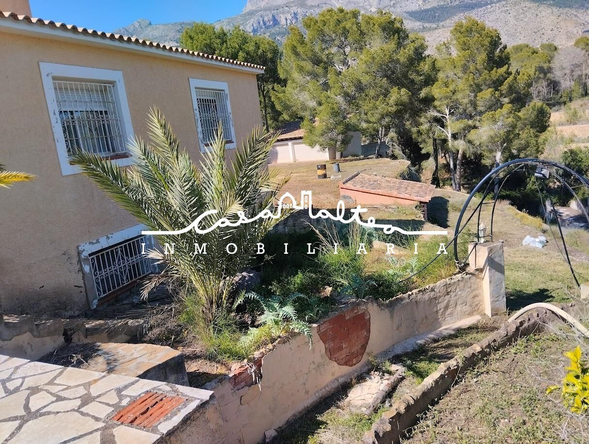 EXCLUSIVA FINCA RUSTICA CON VILLA DE LUJO JUNTO URBANIZACION - foto 5
