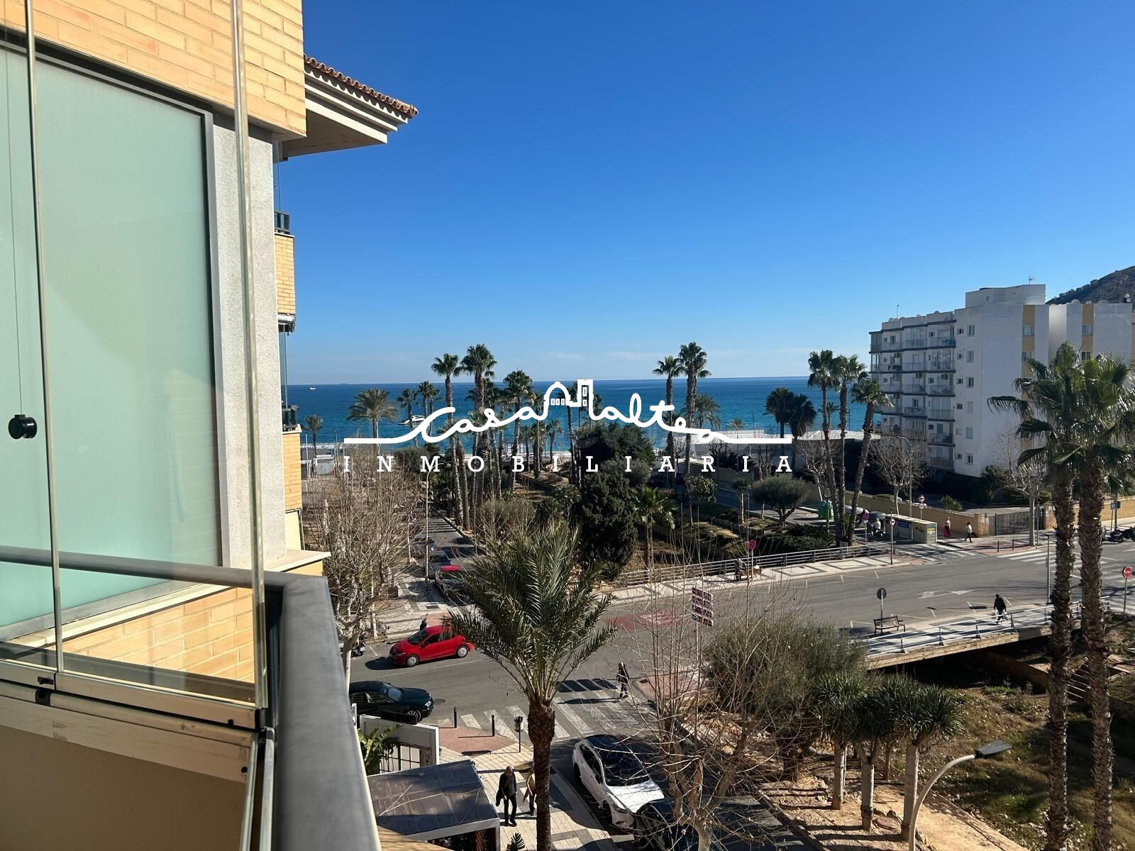 PRECIOSO APARTAMENTO CON VISTAS AL MAR Y MONTAÑA EN EL ALBIR