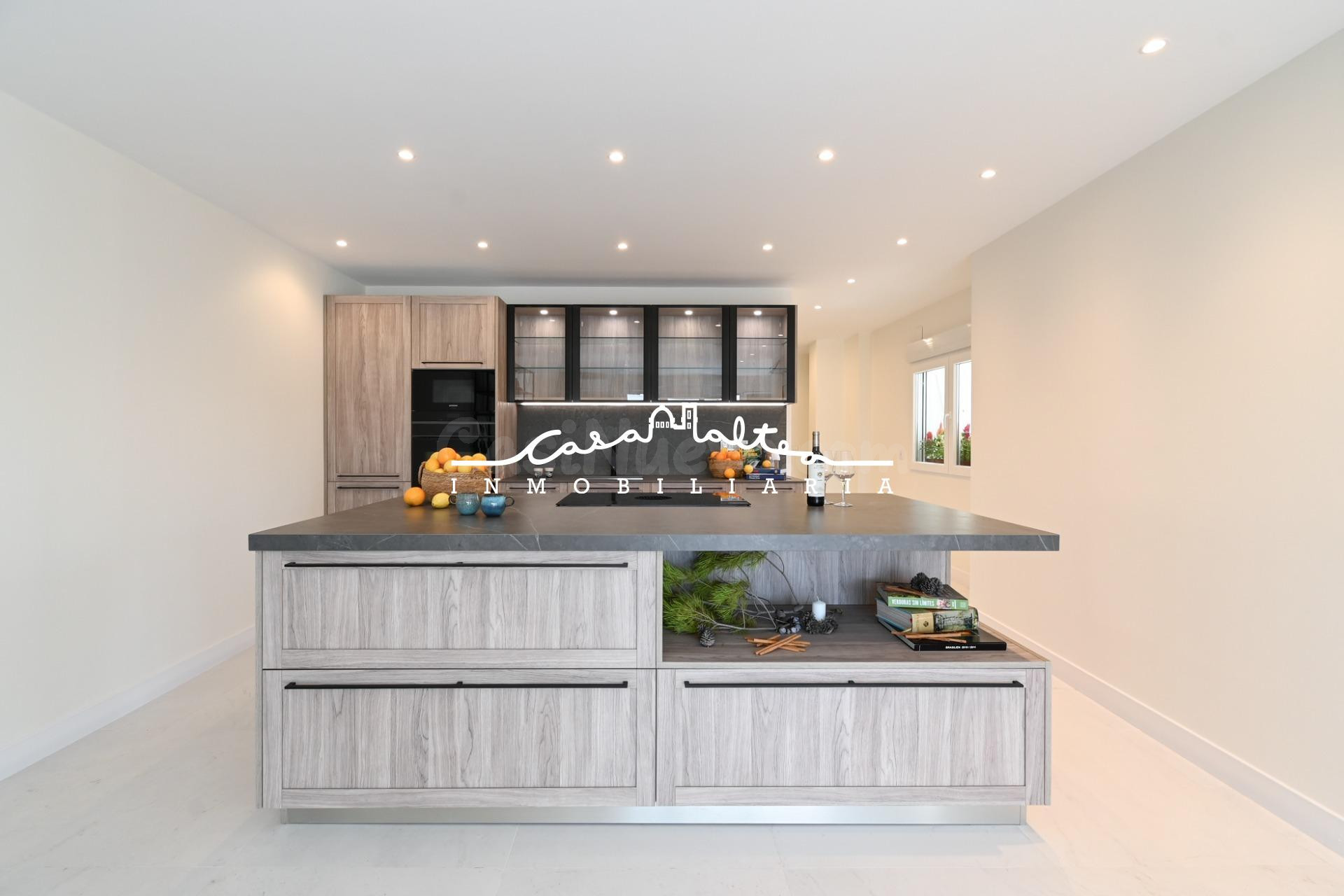 EN VENTA ÁTICO DE LUJO REFORMADO EN VILLAJOYOSA - foto 3