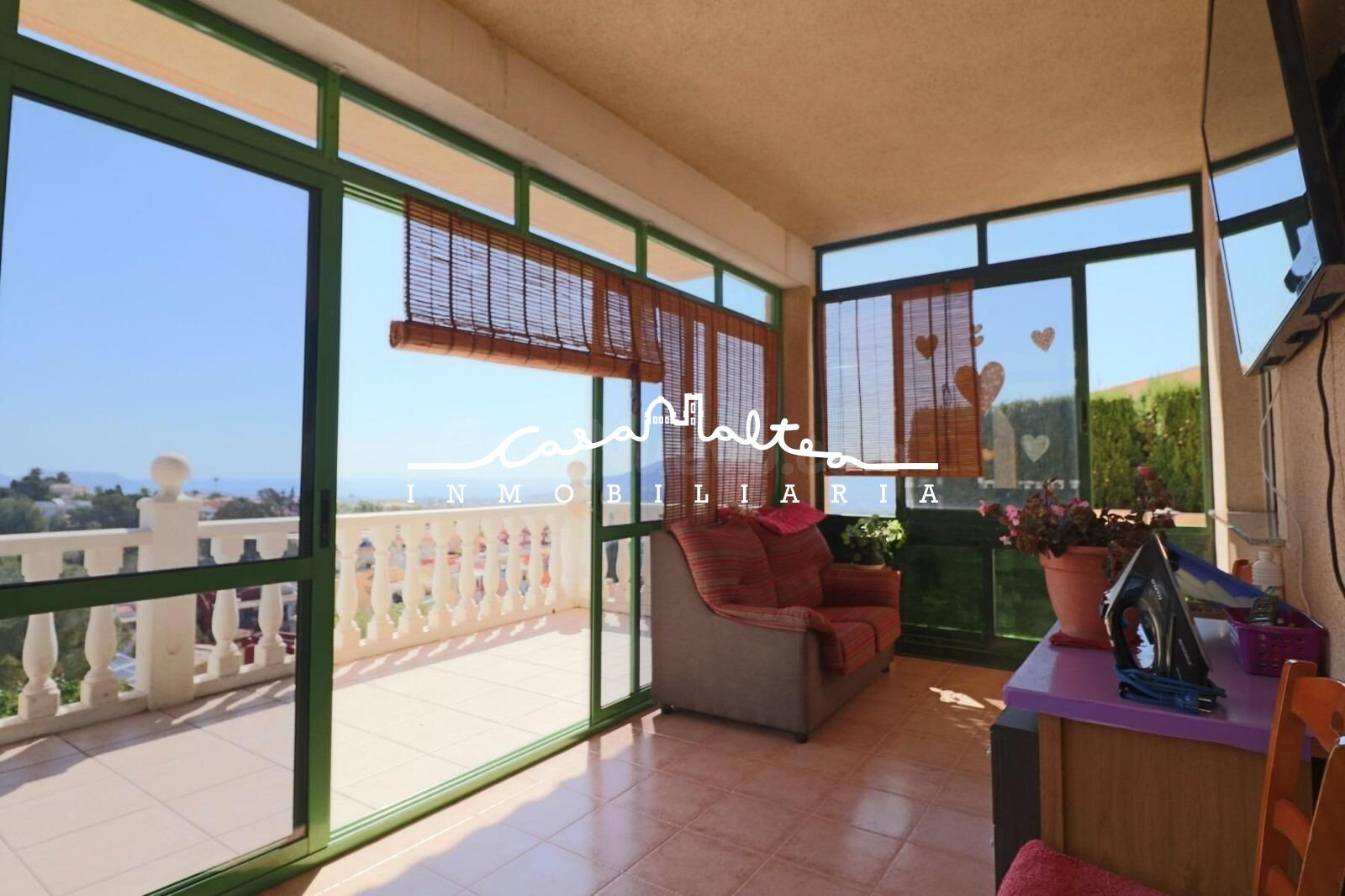 En venta gran chalet independiente con piscina en La Nucia