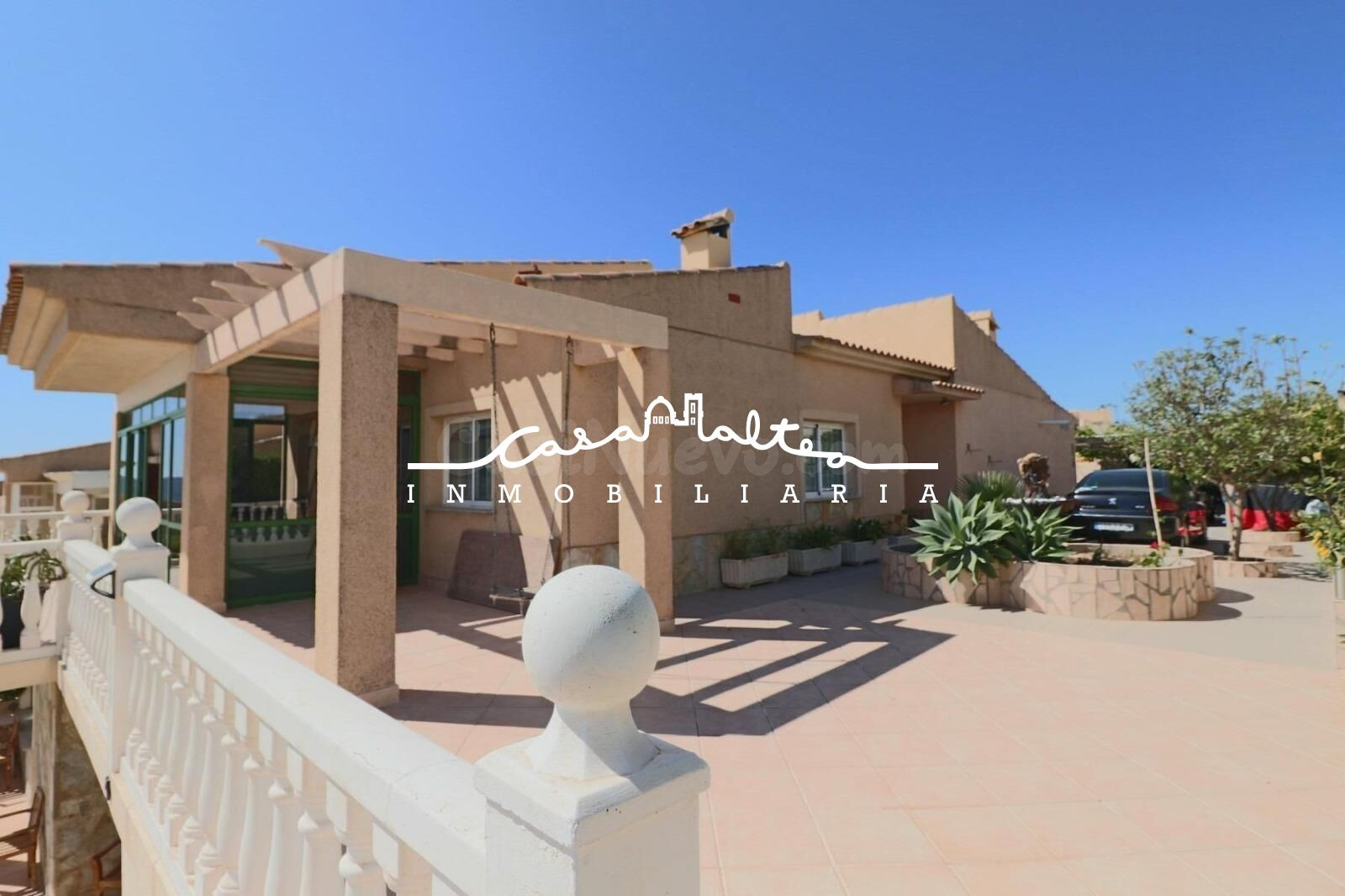 En venta gran chalet independiente con piscina en La Nucia - foto 3