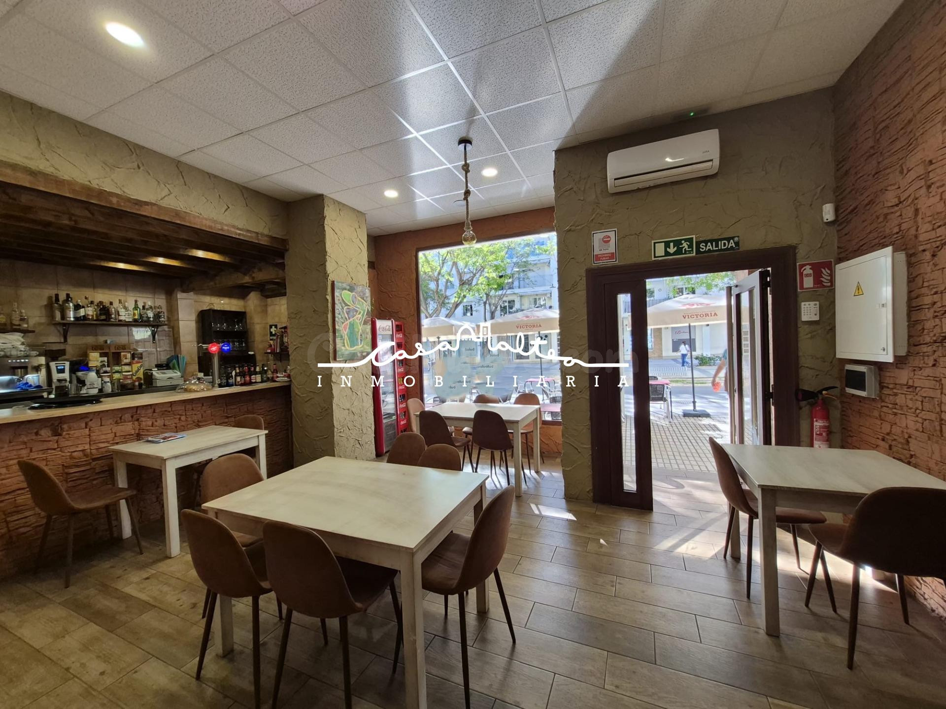 SE TRASPASA BAR-BRASERIA CON LICENCIA APERTURA EN PLENO CENT - foto 4