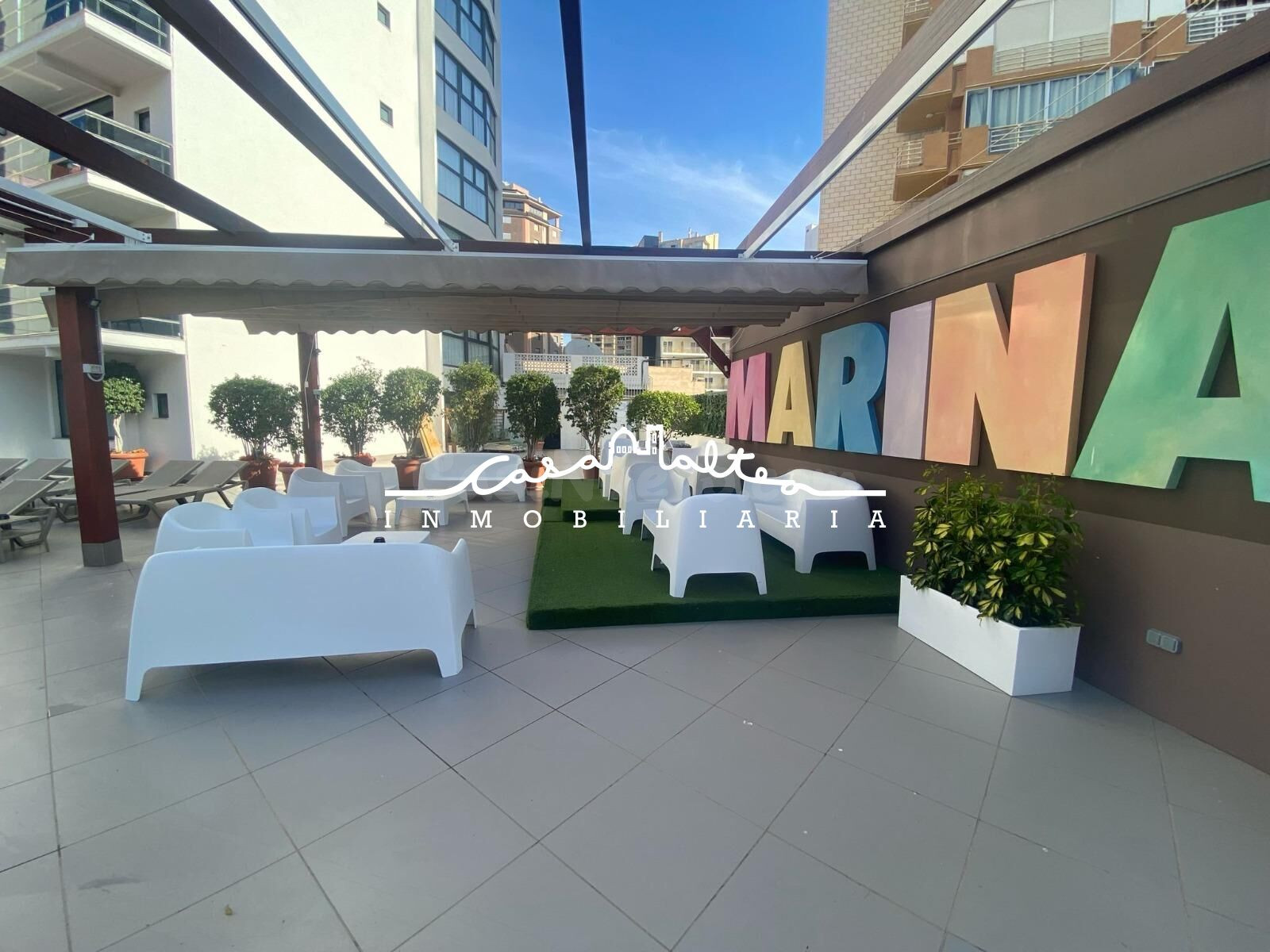 Se alquila ZONA (sin local) en la gran terraza de un famoso  - foto 2