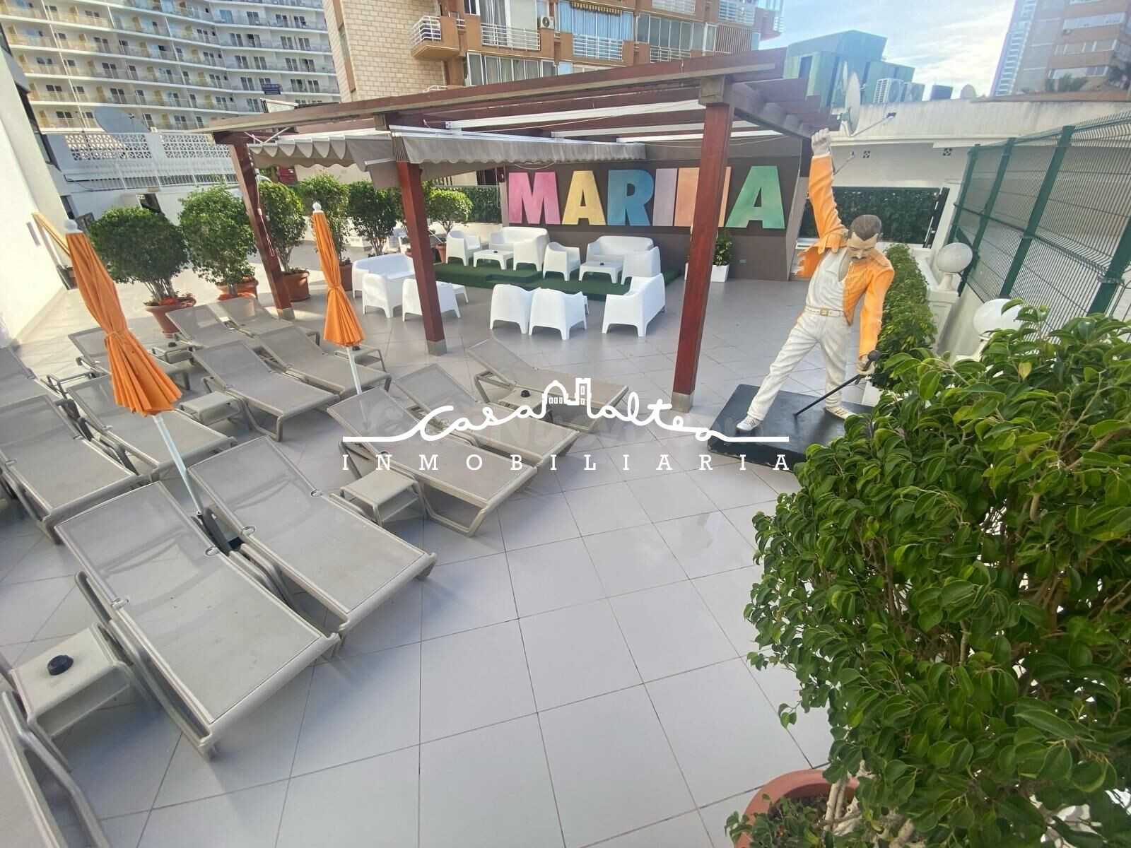 Se alquila ZONA (sin local) en la gran terraza de un famoso  - foto 3