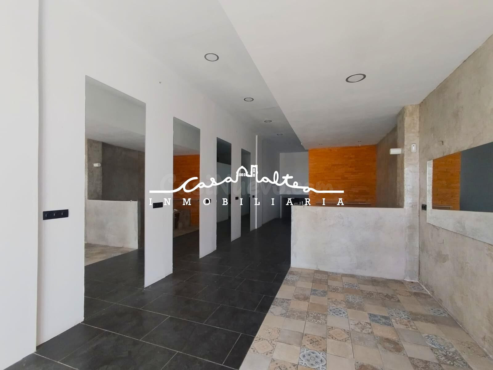 Gran local comercial en alquiler en Altea, primera línea