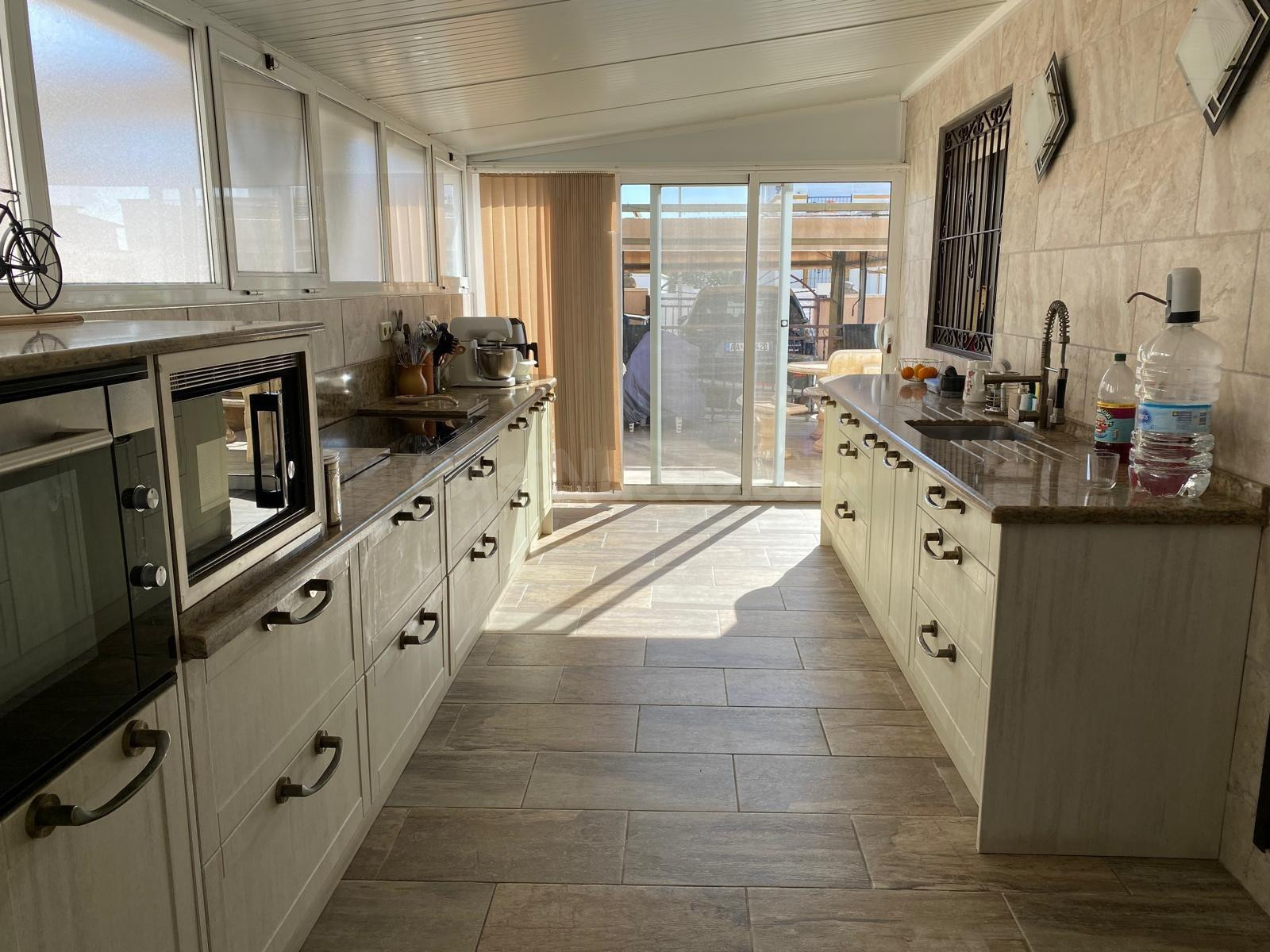 Chalet adosado con buhardilla y piscina en Urb. La Marina, San Fulgencio – A 3,5 km del mar