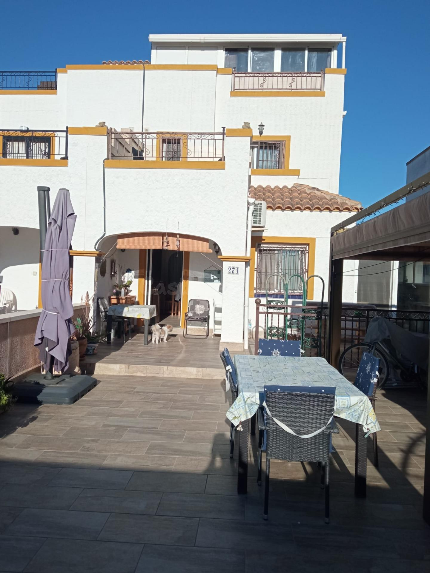 Chalet adosado con buhardilla y piscina en Urb. La Marina, S - foto 3