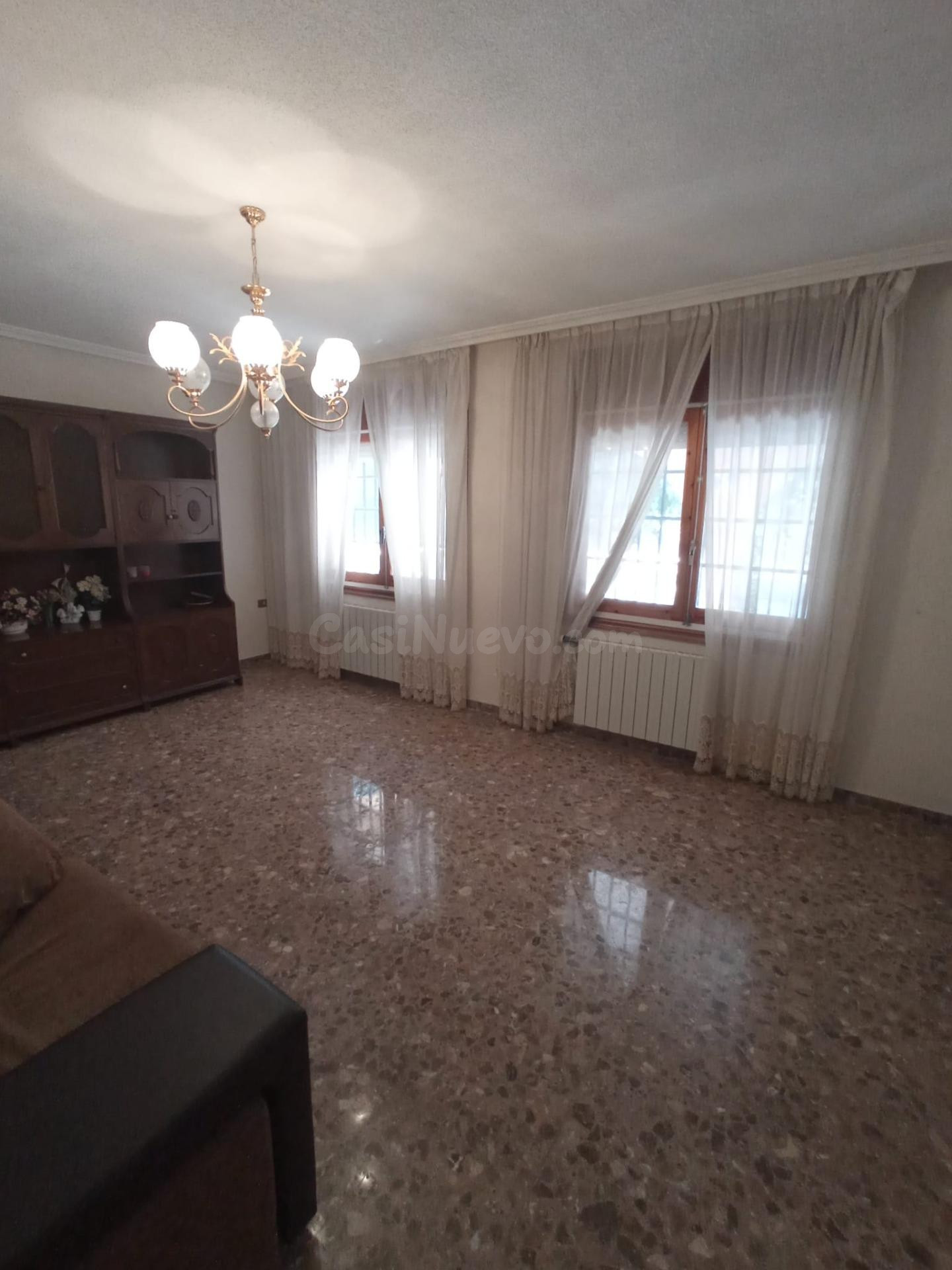 Chalet Pareado en Planta Única (Sin Escaleras) con Almacén y - foto 3