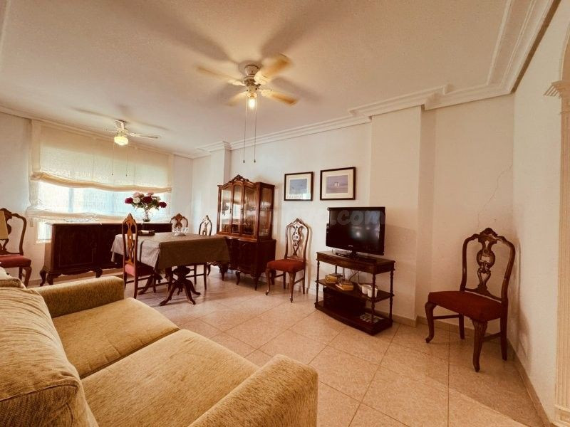 Piso en venta en centro La Mata, 200 metros de la playa 35 km de aeropuerto de Alicante